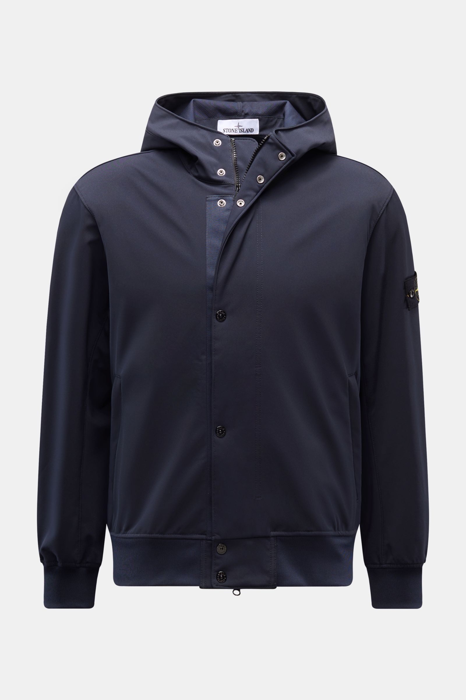 Stone Island Blouson 'Light Soft Shell-R' navy, frontale Ansicht, Soft Shell Jacke mit Kapuze, Slim Fit, wind- und wasserabweisend, Kompass-Badge am Ärmel.