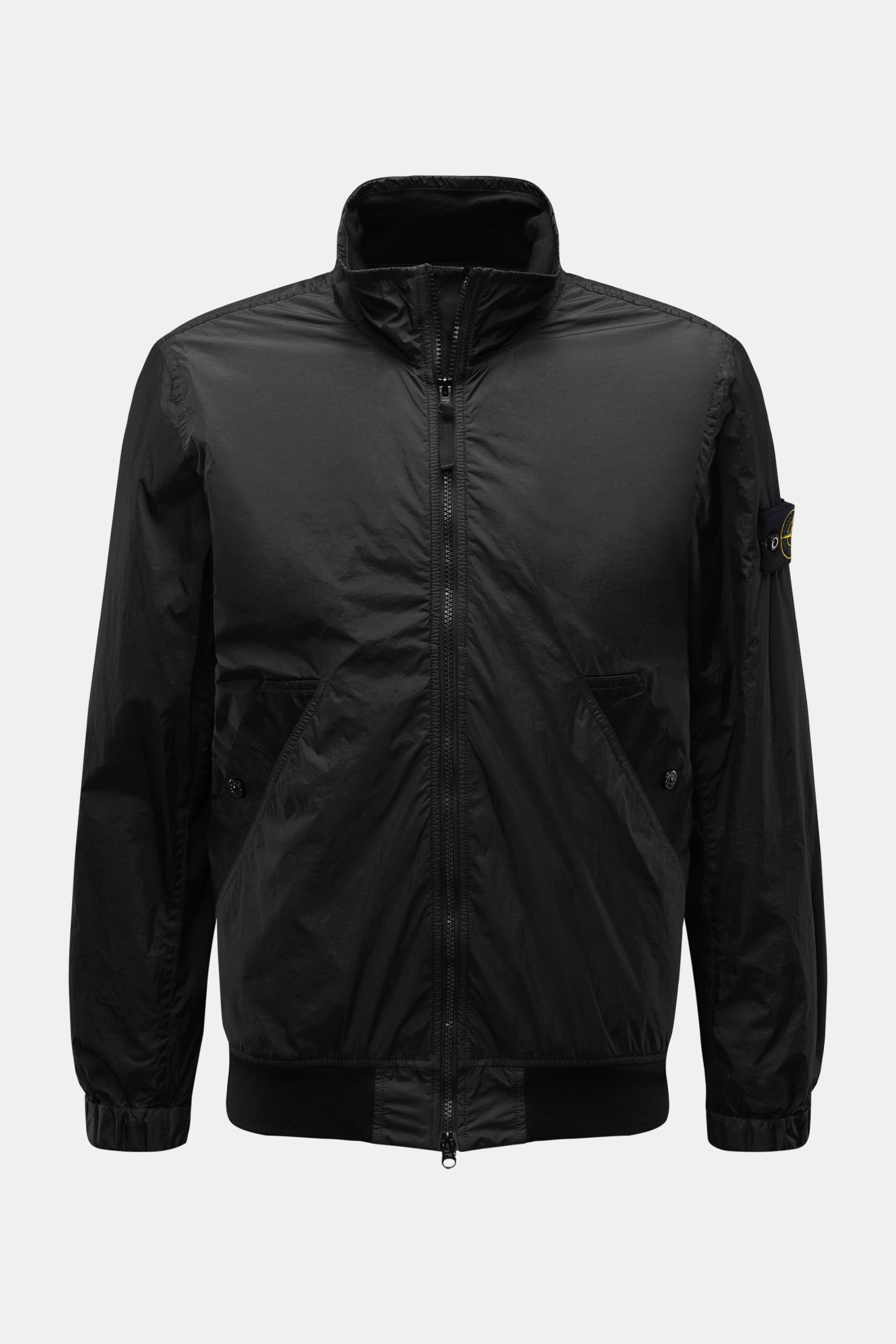 Stone Island Blouson 'Garment Dyed Crinkle Reps NY' schwarz, frontal, wind- und wasserabweisend, Microfaser, Slim Fit, Kompass-Badge am Ärmel.