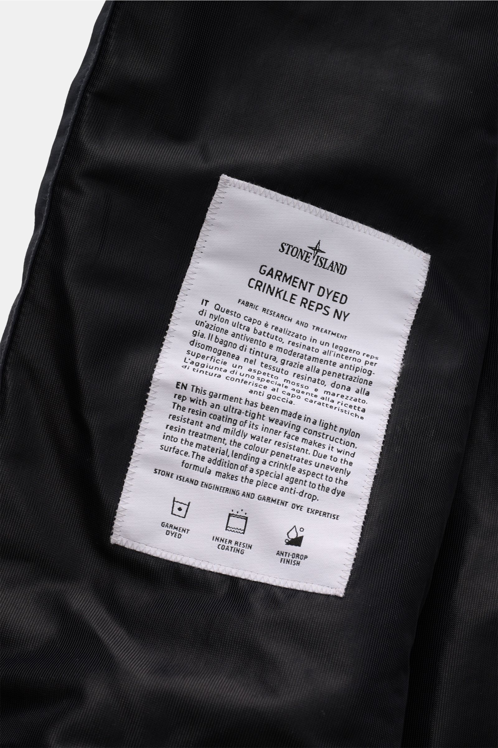 Stone Island Jacke 'Garment Dyed Crincle Reps NY' dark navy von innen mit technischem Microfaser-Label, wasserabweisend, windblockend, Slim Fit.