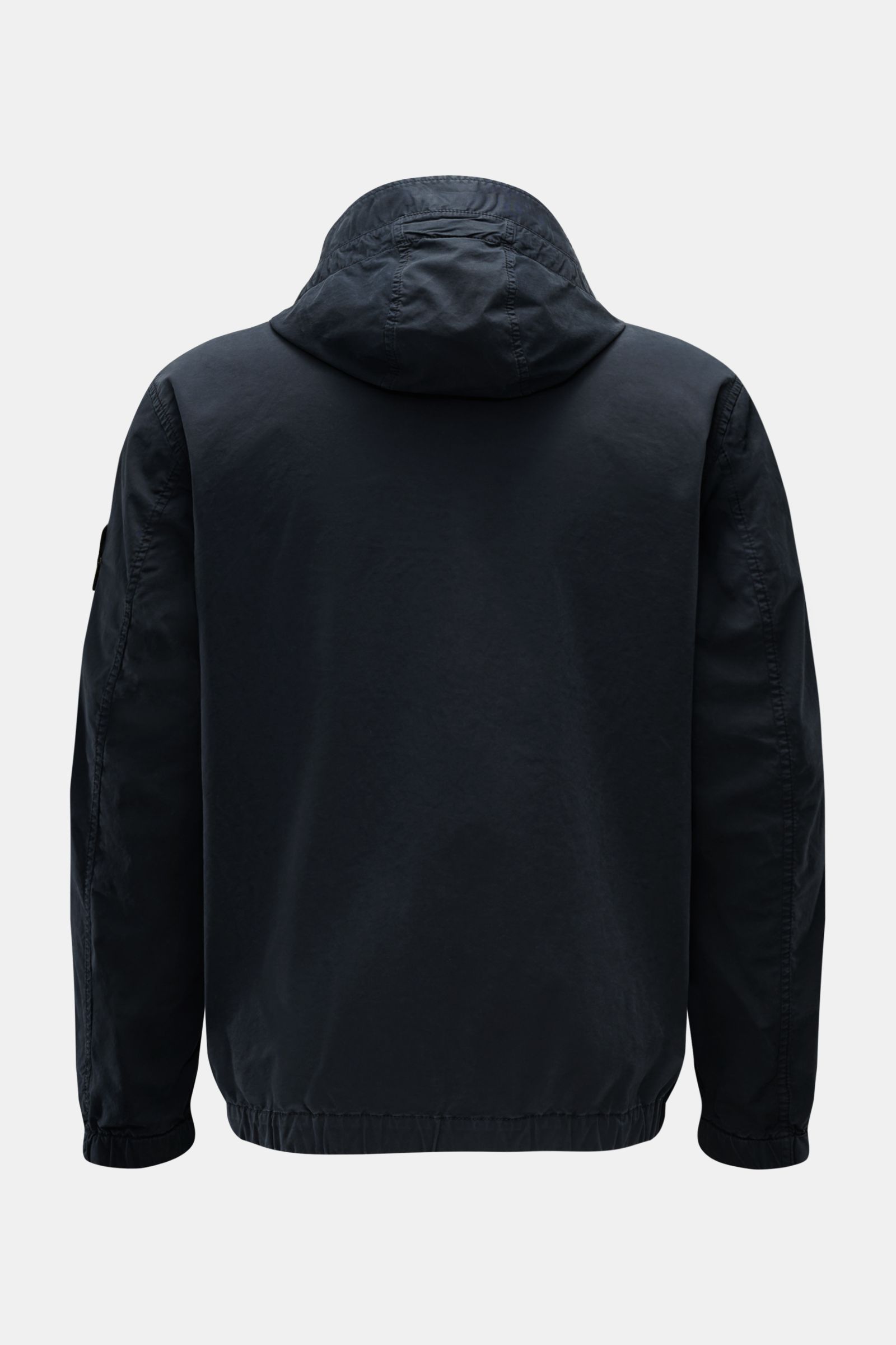 Back view of Stone Island Blouson 'Stretch Cotton Twill-TC' navy, slim fit with elastic cuffs and hem, hood with drawstring, in soft, elastic cotton.

Supplementary description:  
Sportives Frühlings-Essential: Mit seinem leichten Baumwollmaterial wird de