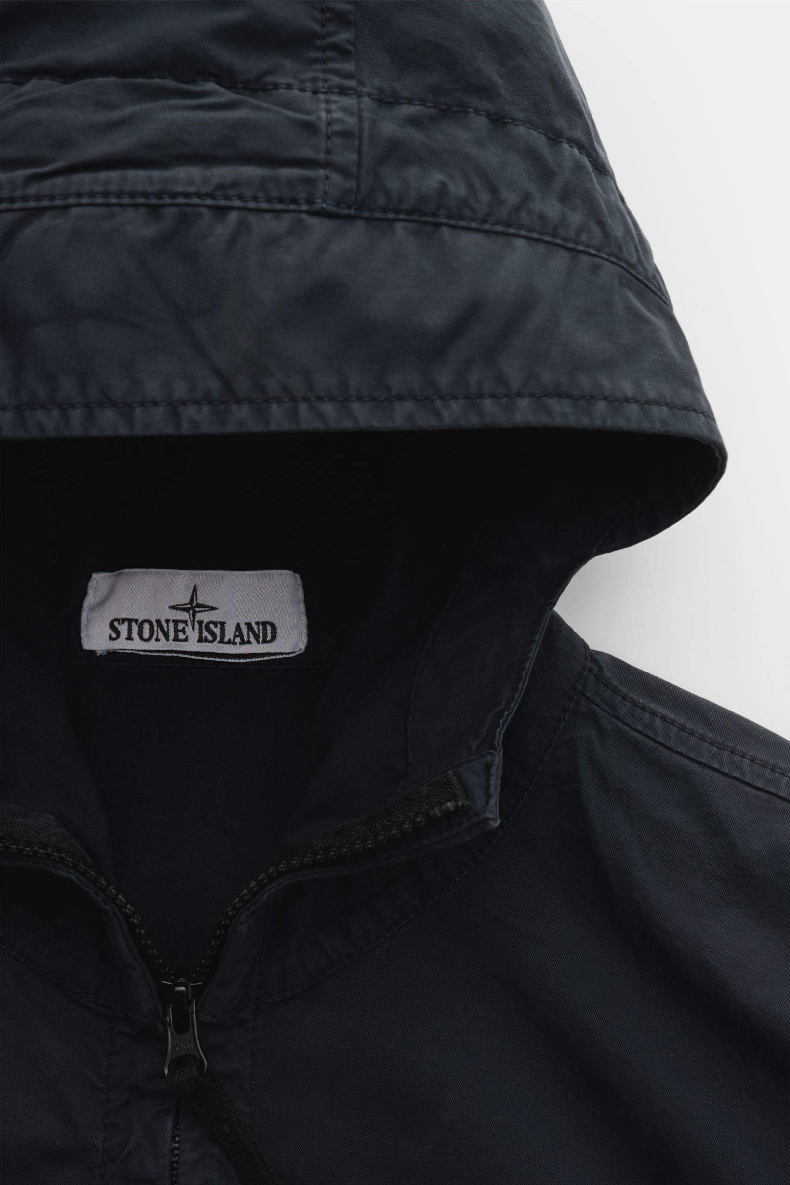 Close-up front view of Stone Island Blouson 'Stretch Cotton Twill-TC' navy with hood, elastic cotton, soft feel, slim fit, and robust two-way zipper.