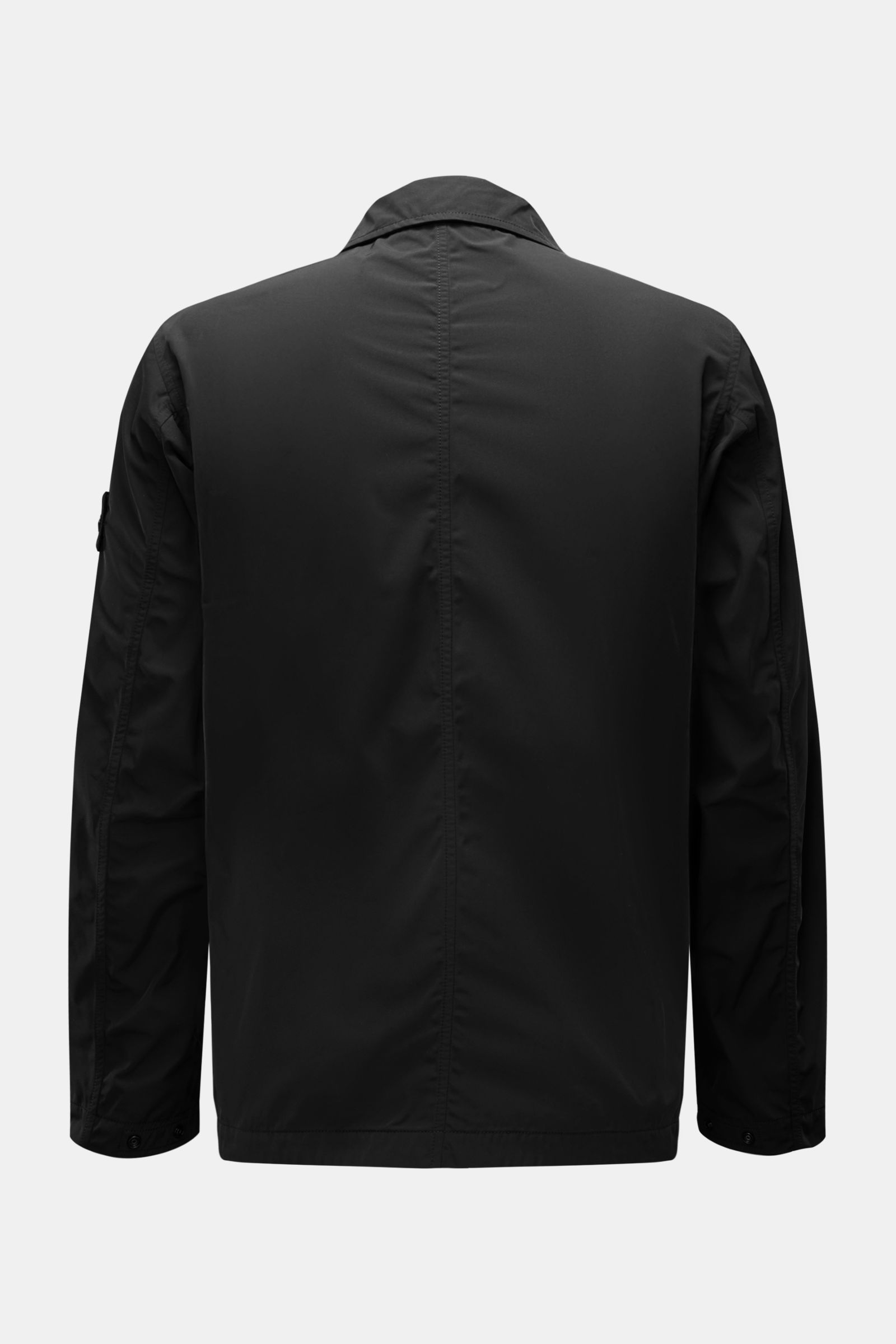 Rear view of Stone Island Jacke 'Micro Twill' schwarz, a slim fit black jacket with smooth microfibre, water-repellent finish, falling collar, and adjustable button cuffs. Eleganz trifft Funktion: Die STONE ISLAND Jacke überzeugt mit Micro-Twill in glatte
