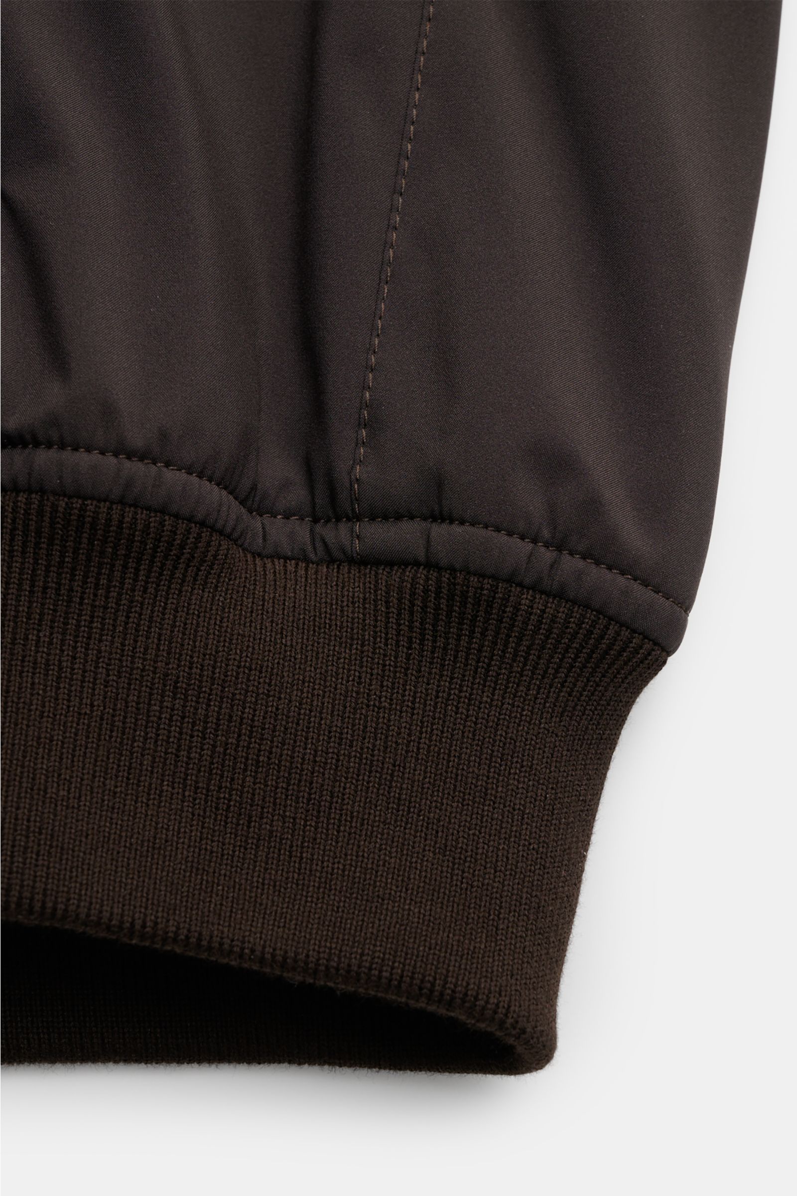 Close-up of the sleeve cuff of the Mandelli Blouson dark brown, photographed from a front-side angle, showing ribbed bands and smooth microfiber fabric.

Description: A perfect symbiosis of luxury and comfort: This blouson by MANDELLI is confidently el