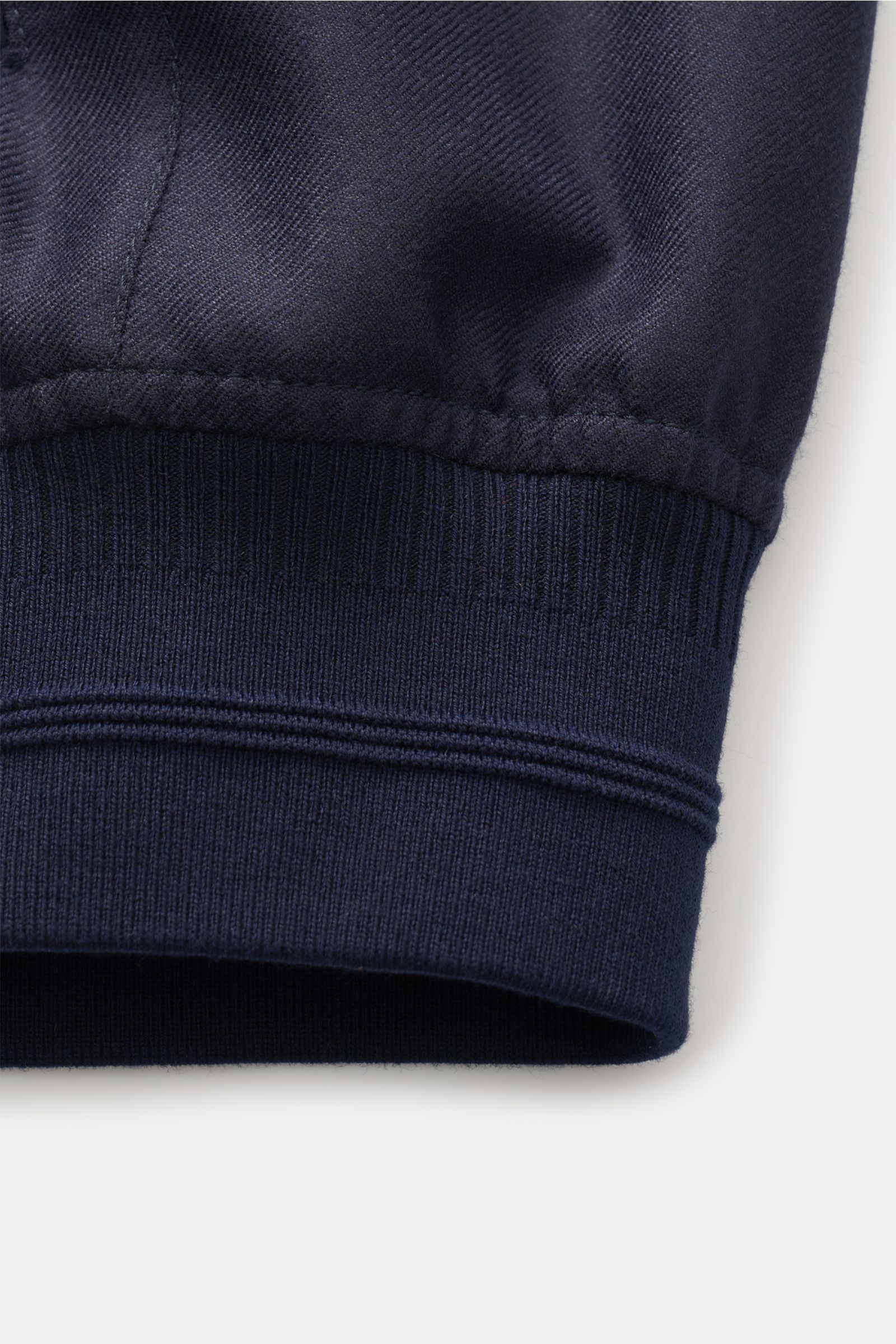 Close-up view of the elastic hem and sleeve cuff of the Mandelli Cashmere blouson navy, showcasing pure cashmere fabric with soft feel. Exquisite ease for the transitional period: This fine cashmere blouson by MANDELLI is timelessly elegant with a luxurio