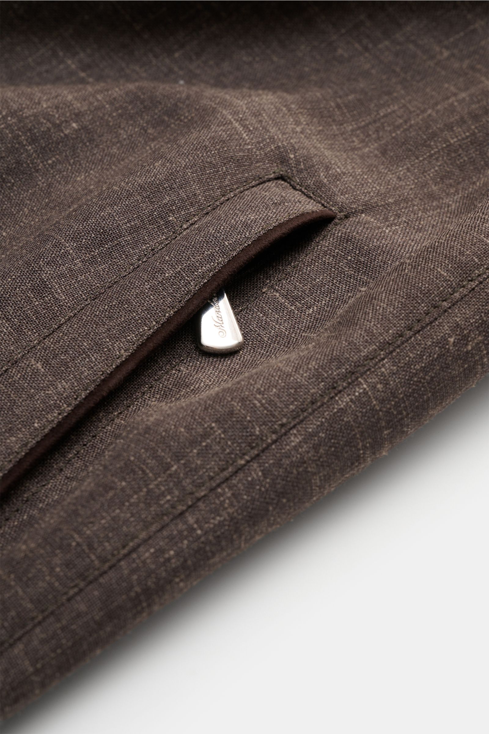 Mandelli Blouson graubraun meliert in Nahaufnahme von der Innentasche mit Metallreißverschluss, luxuriöser Woll-Seide-Leinen-Mix.