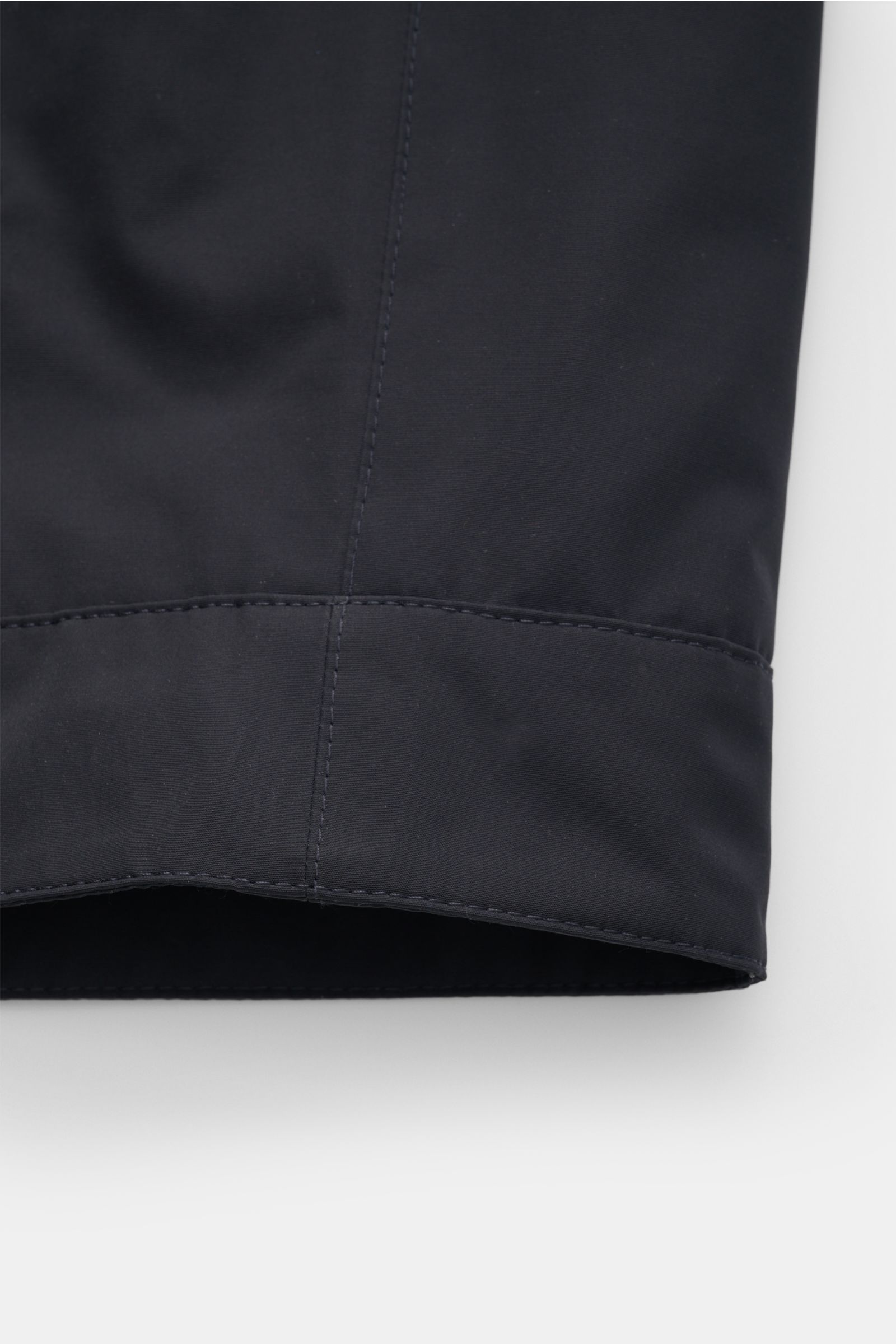 Fay Blouson navy, Detailaufnahme vom Ärmelbündchen mit elastischem Abschluss, Microfaser-Baumwoll-Mix, glatter Griff, Slim Fit, Windblende.