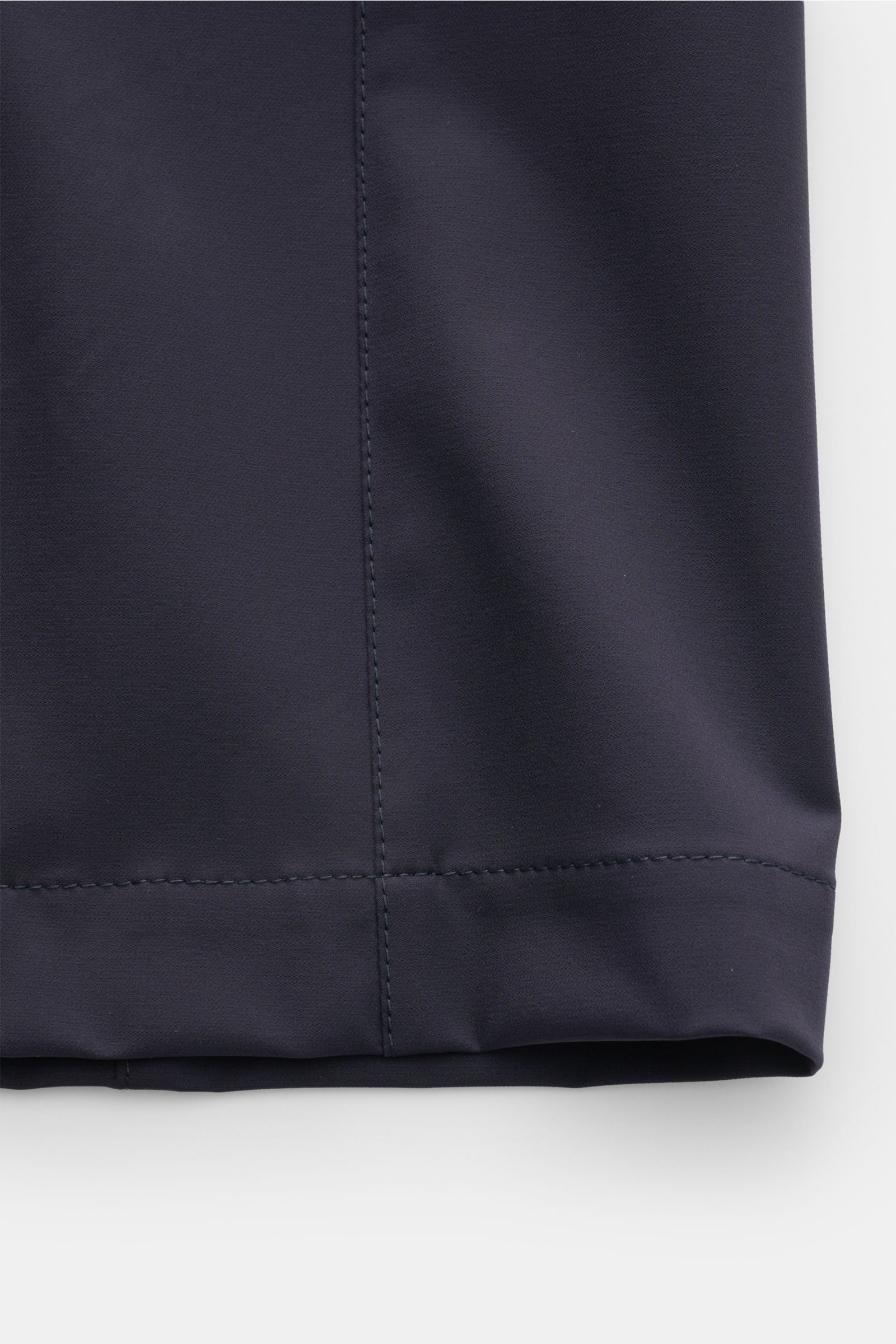 Fay Jacke 'Duty Jacket' navy im Detail, Nahaufnahme des hochwertigen Microfaser-Stoffs mit glattem Griff und feiner Naht.