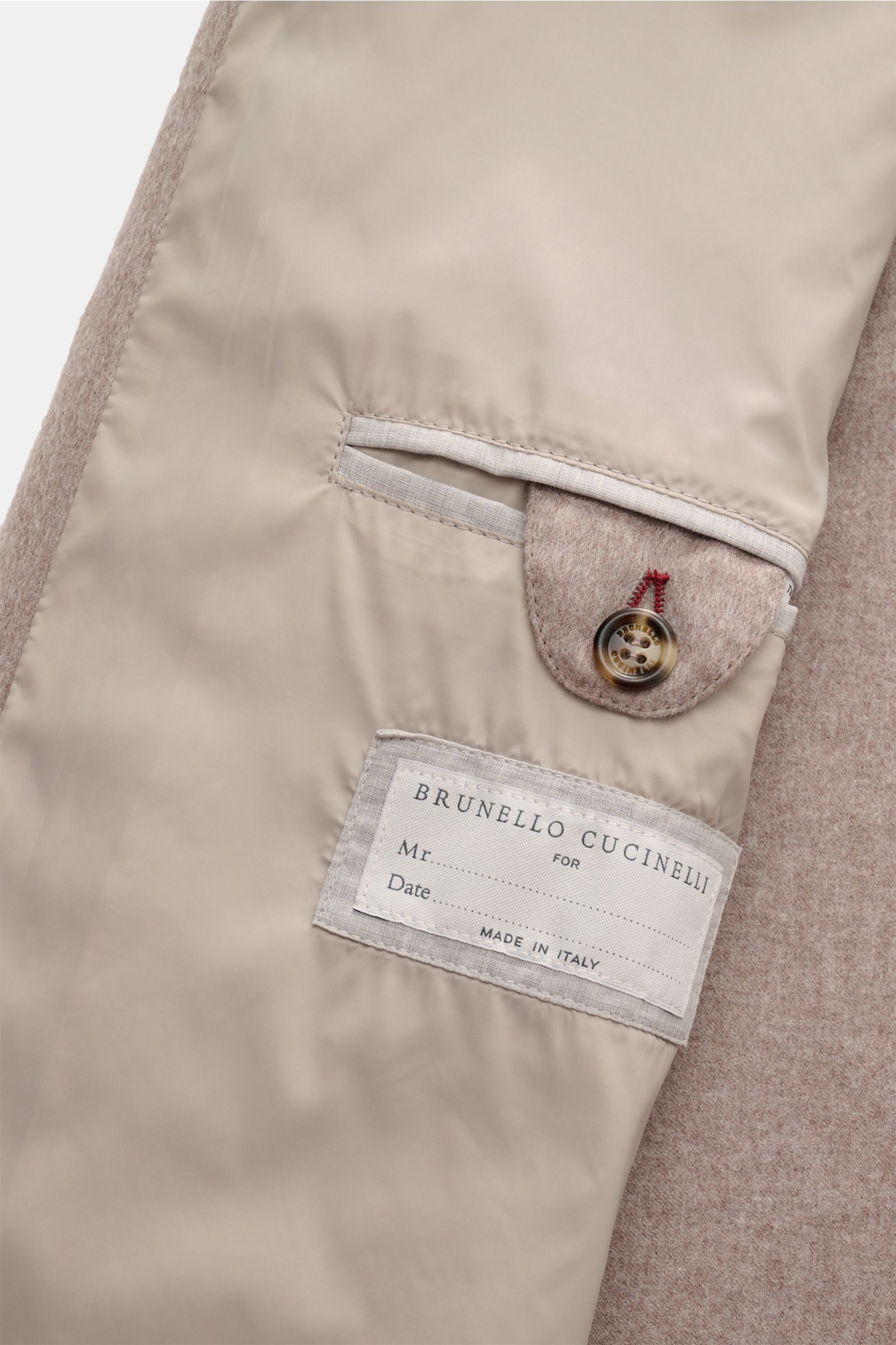 Innenansicht des Brunello Cucinelli Cashmere Overshirts sand meliert mit weichem Griff, Slim Fit, sechs-Knopf-Leiste, Umlegekragen, paspelierten Fronttaschen, Ärmelabschlüssen mit Knopf und zwei Innentaschen.
