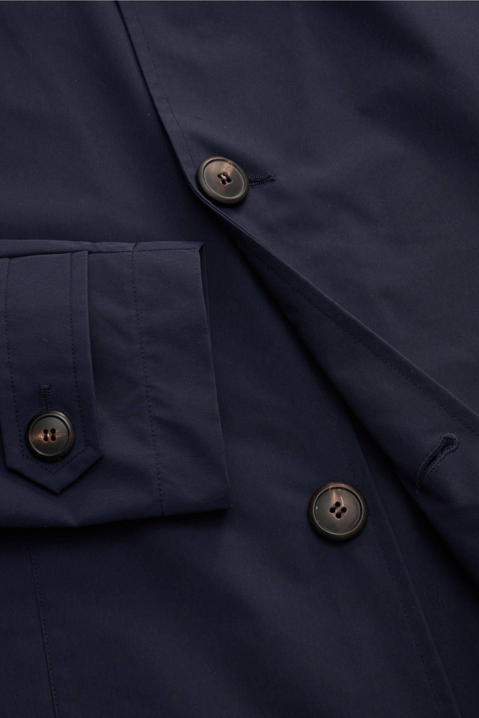 Close-up front view of Doppiaa Jacket 'Aarneis' navy showing slim fit, four-button placket, turn-down collar, jetted pockets, button cuffs, and smooth high-quality microfibre fabric. Timeless elegance for transitional season with unconstructed design and 