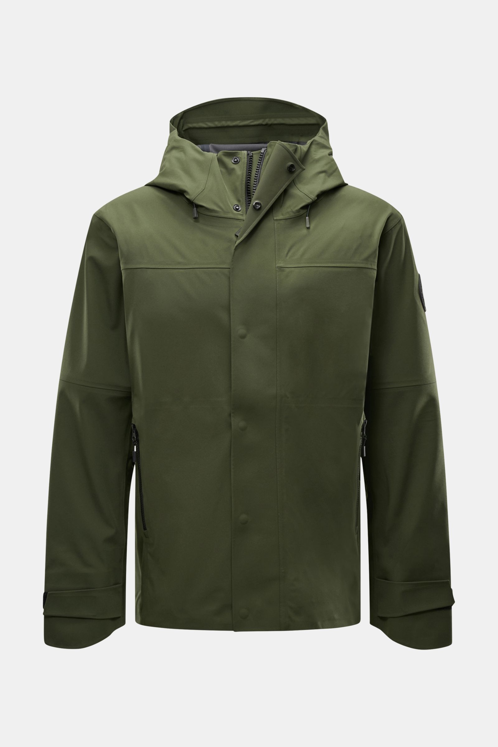 Vorderansicht der Canada Goose Jacke 'Rupert' dunkelgrün mit Kapuze, wasserdichtem Microfaser-Stoff, Zwei-Wege-Reißverschluss, Windblende, Fronttaschen und regulierbaren Ärmelbündchen.