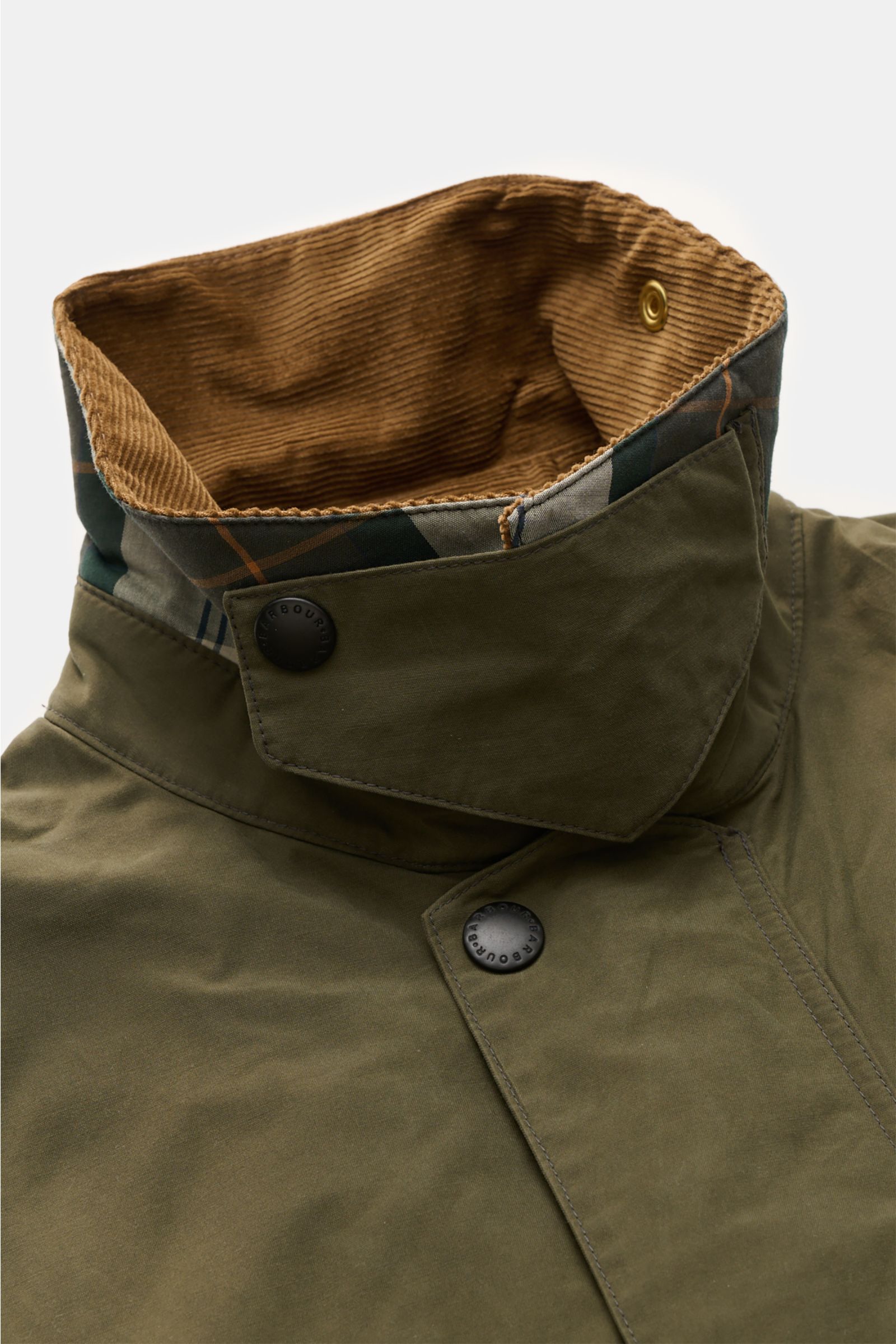 Close-up front perspective of Barbour Waxed jacket 'Icons Border Casual' olive, showing collar with corduroy trim and snap buttons, waxed cotton fabric, and button details.

Description: Perfectly equipped for the transitional season: The waxed jacket 'Bo