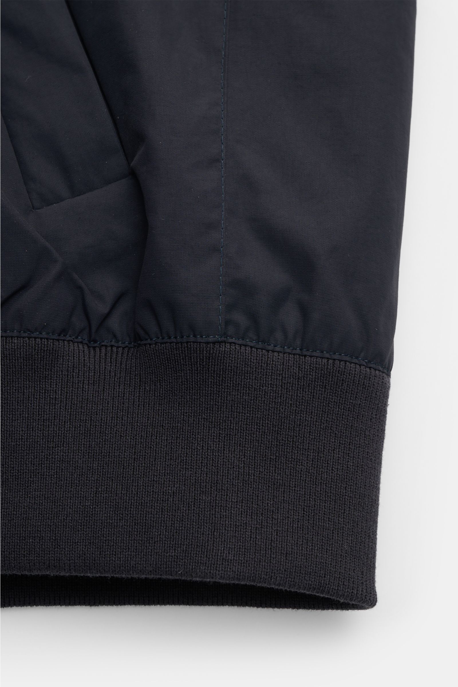 Close-up of the ribbed cuff and pocket area of the Barbour Blouson 'Royston' navy, photographed from the sleeve side.

Description:  
Modern blouson by traditional label BARBOUR: With its short cut and signature corduroy trim on the collar, the model '