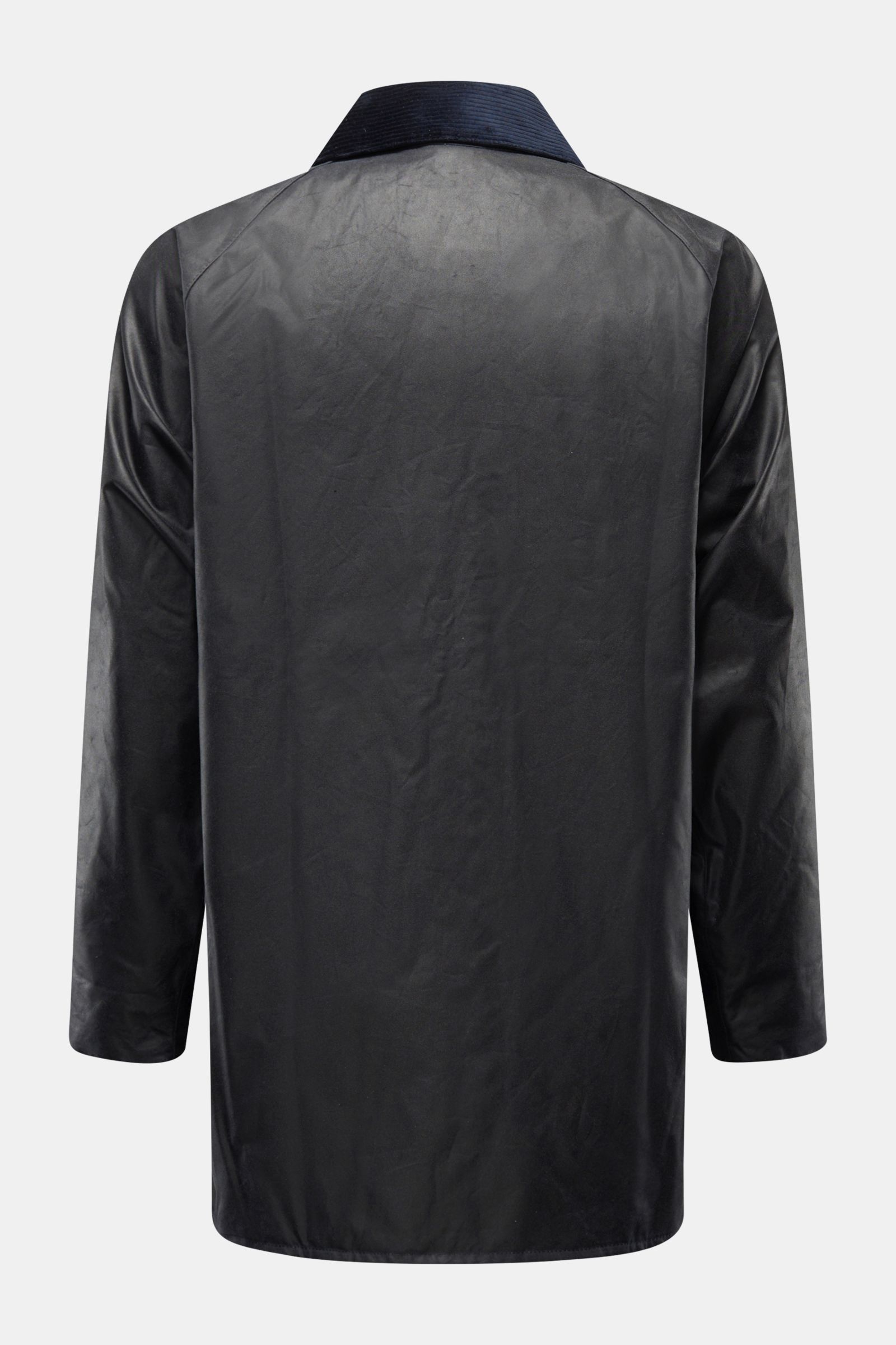 Back view of Barbour Waxed jacket 'Beaufort' dark navy, made of robust waxed cotton with corduroy collar, showcasing a regular fit and classic design.

Description: A true classic in the British outdoor tradition: The waxed jacket 'Beaufort' by BARBOUR is