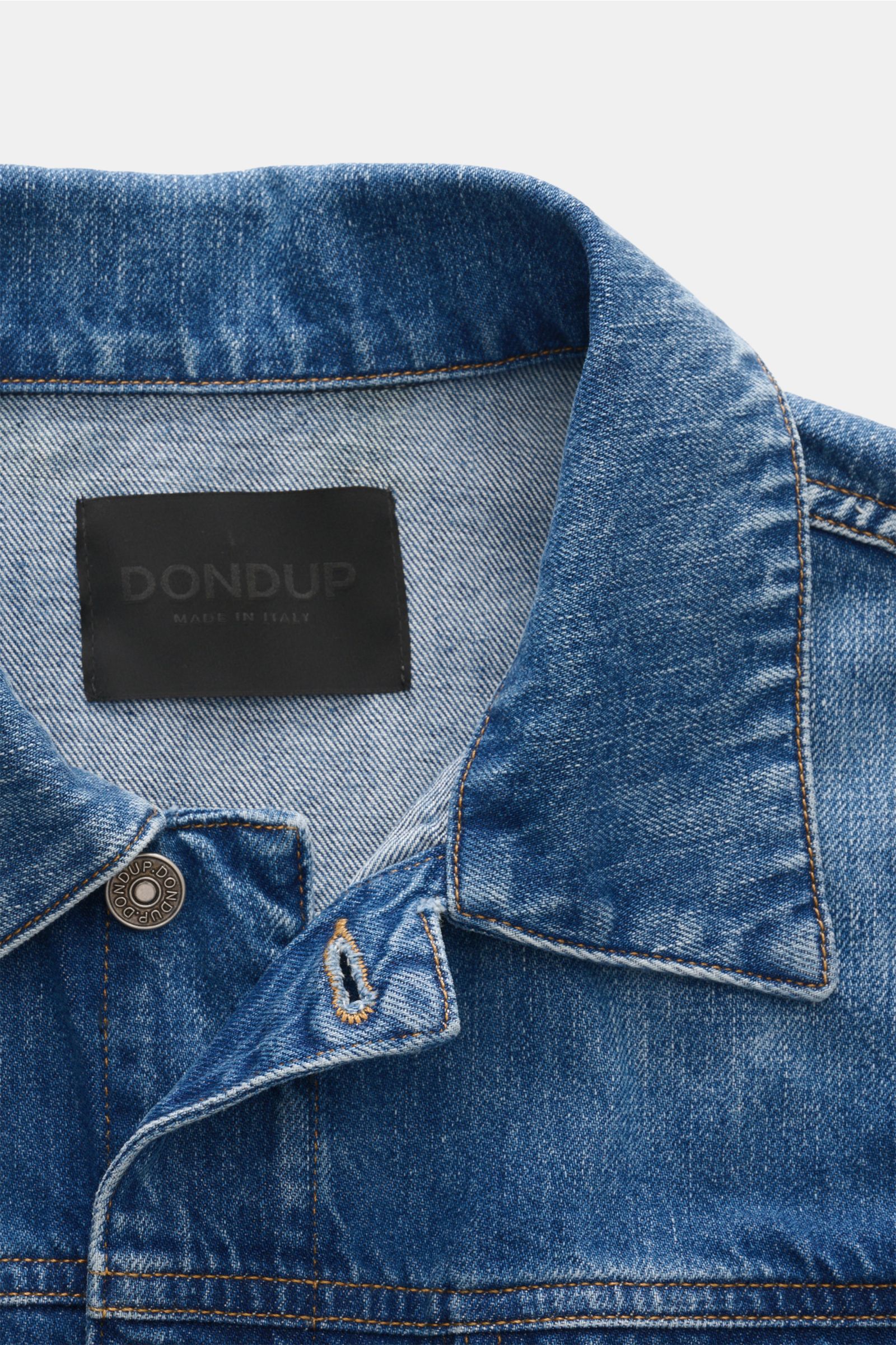 Close-up front view of Dondup Denim jacket blue collar and button placket, showcasing cotton fabric and contrast seams.

Timeless denim essential: The DONDUP denim jacket is perfect for stylish casual looks this spring.

Denim made of pure 