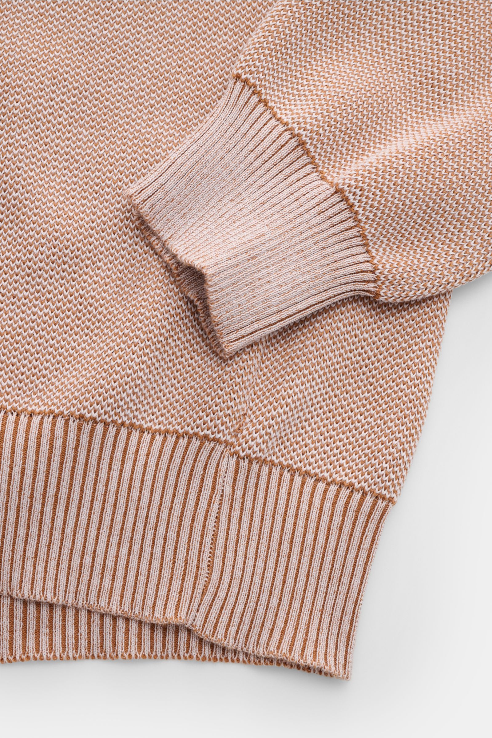 Close-up top-down view of the Moorer Cardigan 'Urbino' off-white/light brown mottled showing ribbed cuffs and hem with medium-fine knit texture.

Description: Confident layering: This MOORER cardigan has a clean silhouette and a timeless design that ma