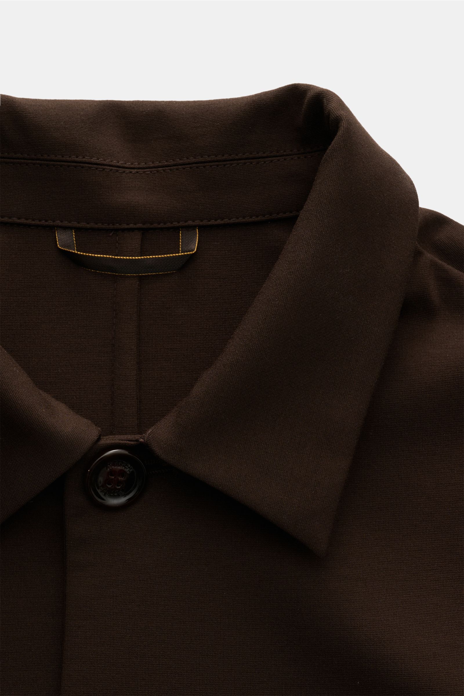 Close-up front view of Moorer Jersey-Jacke 'Keaton' dunkelbraun, a slim fit, lightweight overshirt with a smooth microfiber-viscose blend, featuring a spread collar, four-button placket, and detailed topstitching. 

So fühlt sich Luxus an: Die leichte 