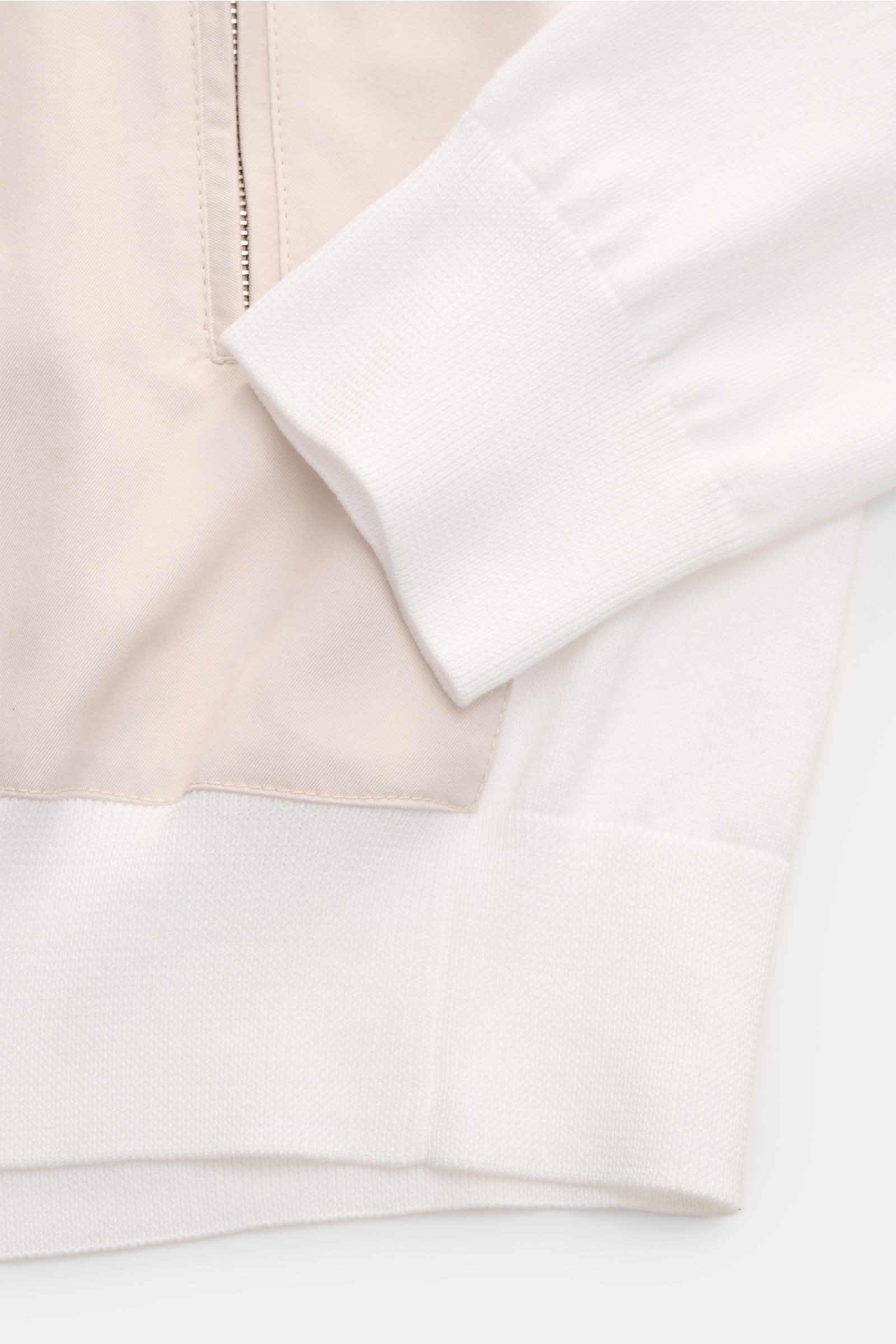 Close-up front view of Moorer Jersey blouson 'Tolly' white/beige showing soft pure cotton fabric, twill trim, two-way zip, zip front pocket, standing collar, elastic hem and sleeve cuffs in slim fit design. Sporty and elegant for warm days with finest 'Se