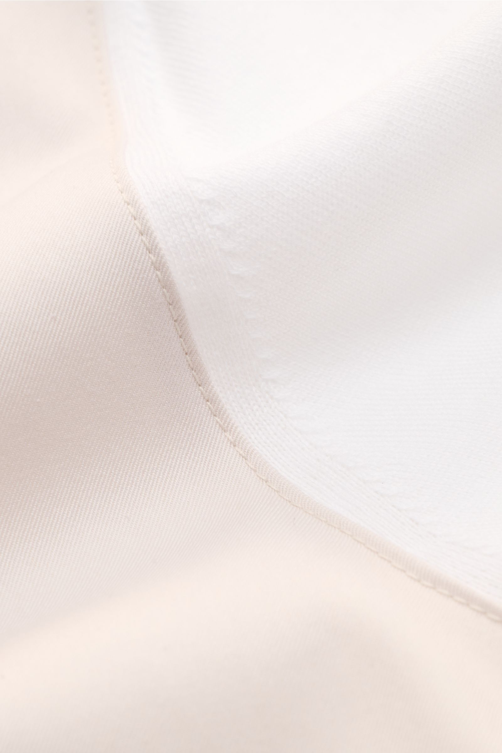 Close-up detail of the twill trim on the Moorer Jersey blouson 'Tolly' white/beige, showcasing pure cotton fabric and fine stitching from a side perspective.
