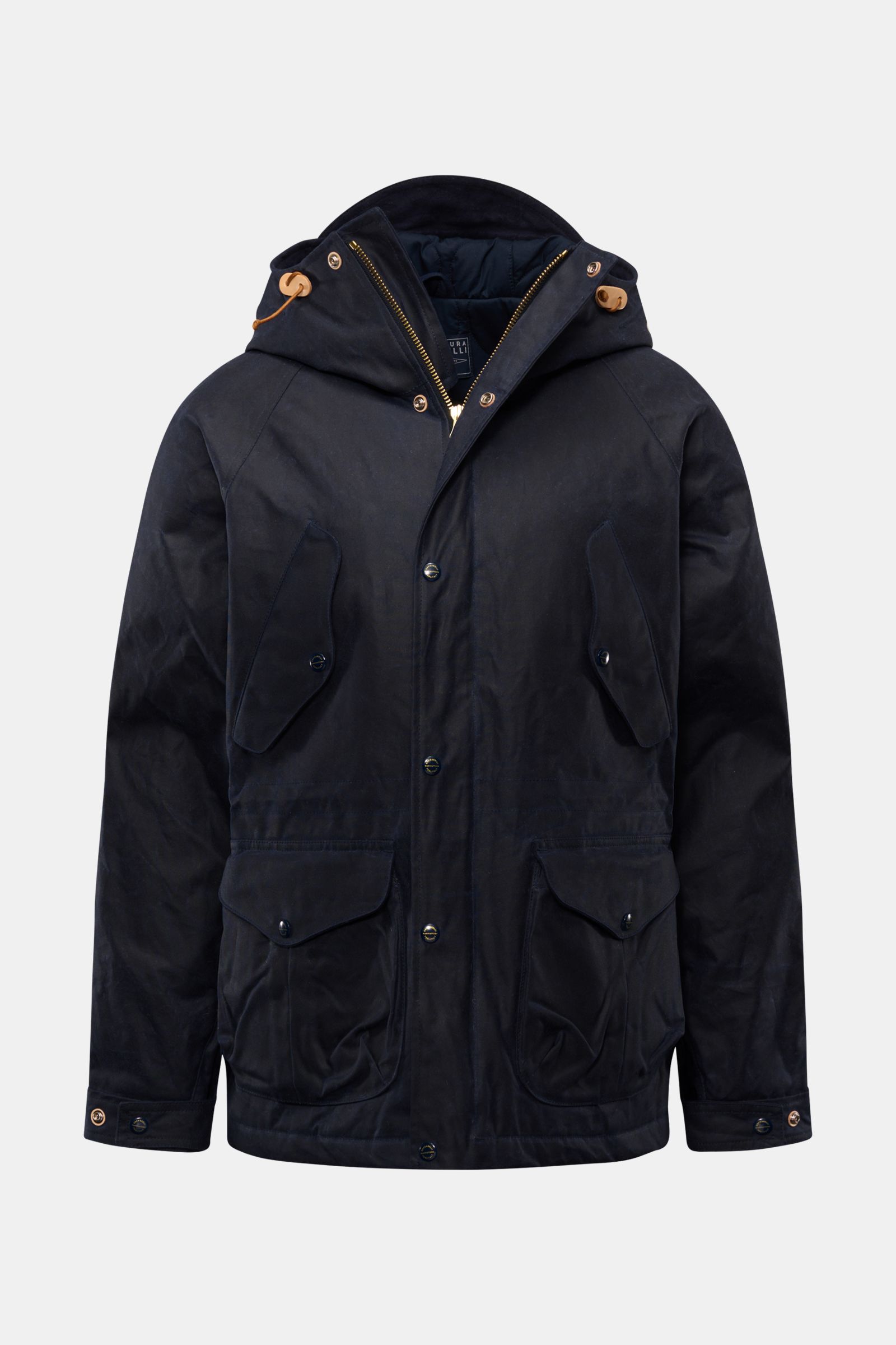 Frontansicht der Manifattura Ceccarelli Wachsjacke 'New Fisherman' navy aus gewachster Baumwolle, slim fit, mit Kapuze und mehreren Taschen.
