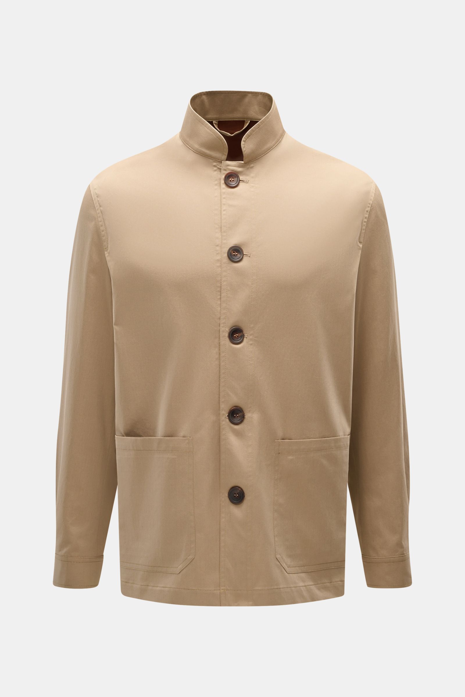 Front view of the Doppiaa Overshirt 'Aasti' beige, a lightweight cotton shirt with a standing collar and five-button placket, patch hip pockets, and button cuffs. Versatile style for spring and summer: The subtle workwear charm of the lightweight cotton '