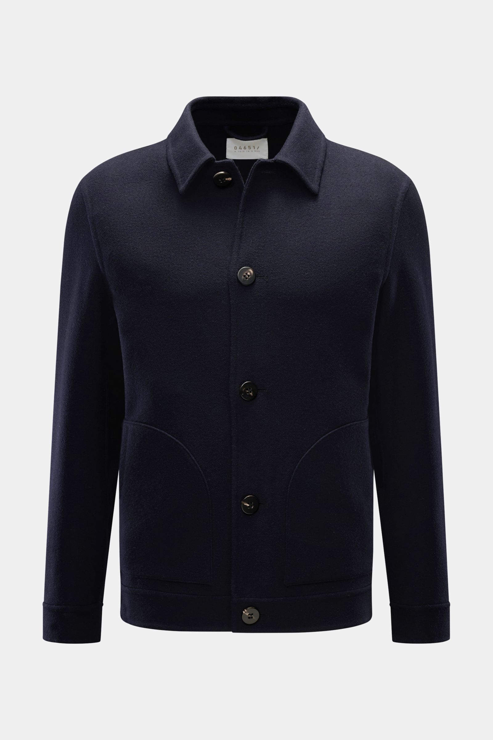 04651/ A trip in a bag Jacke 'Double Blouson' navy, frontal fotografiert, Slim Fit, Woll-Mix, Umlegekragen, Fünf-Knopf-Leiste, Fronttaschen, Rippbündchen.