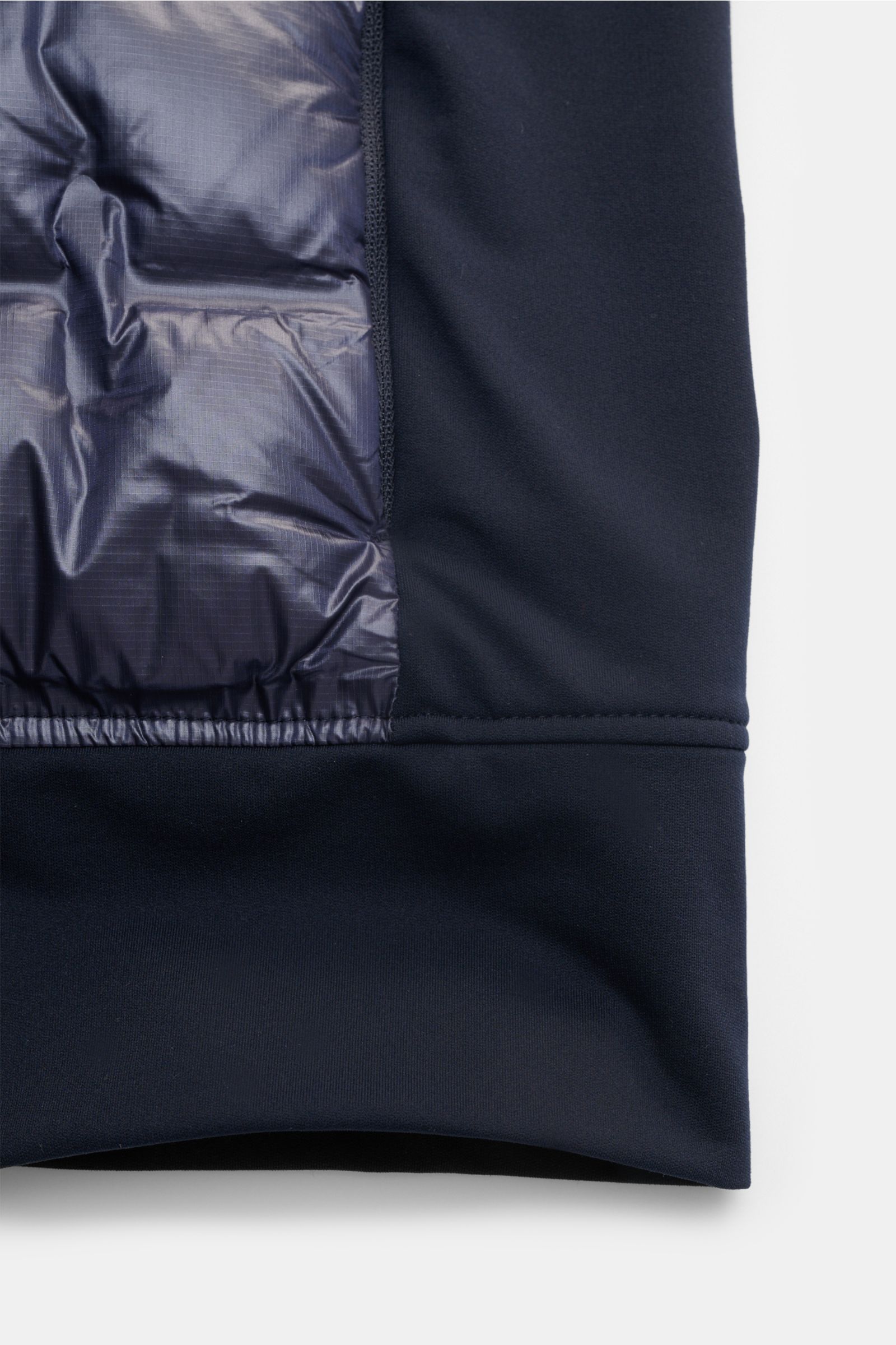 Parajumpers Daunenjacke 'Matty' dark navy, Detailaufnahme von unten, glänzende Ripstop-Microfaser, Jersey-Details, Stepp-Design, elastischer Saum.