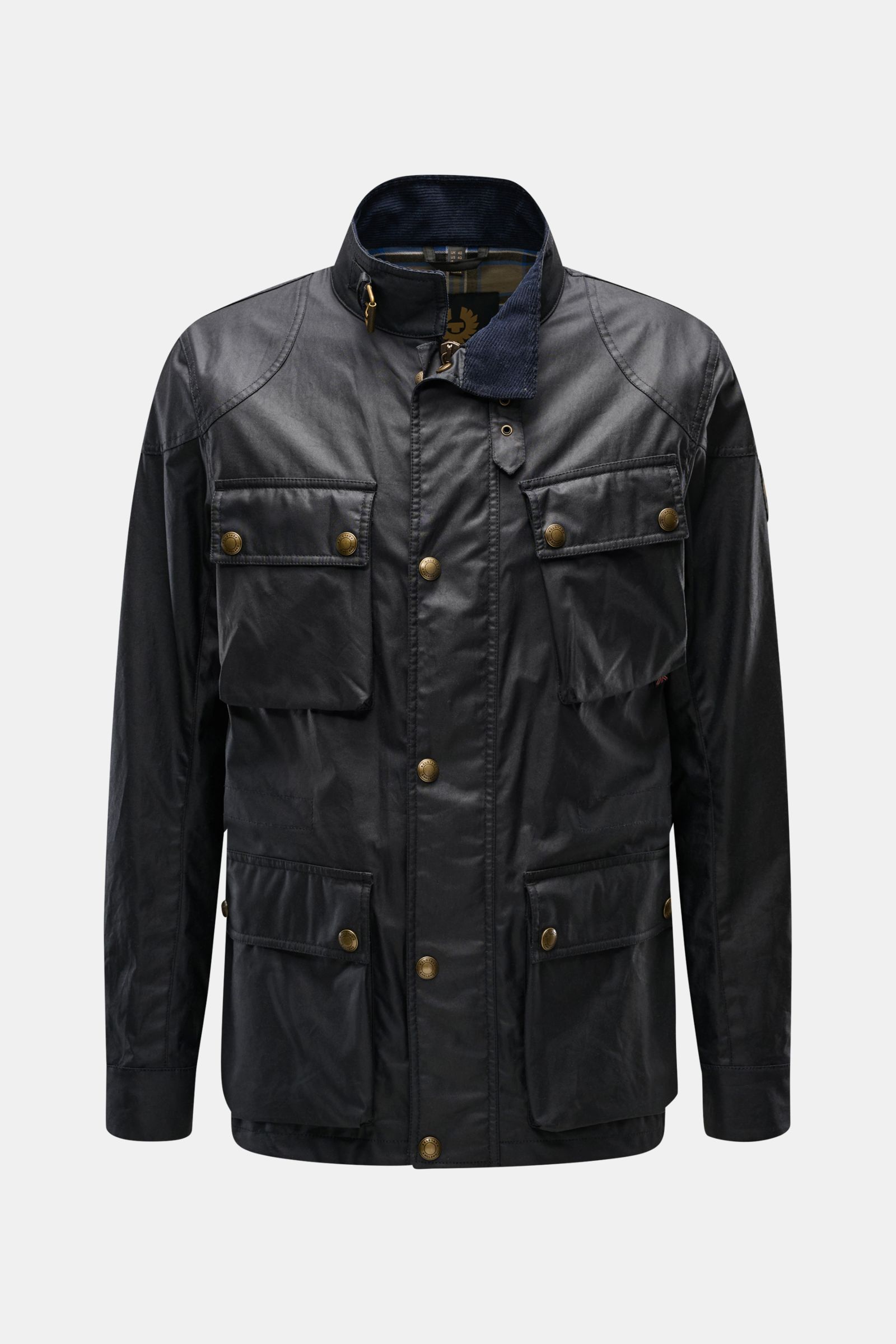 Belstaff Wachsjacke 'Fieldmaster' dark navy, Frontansicht mit Stehkragen, Cordbesatz, Brusttaschen, robustem Reißverschluss, wind- und wasserabweisend.