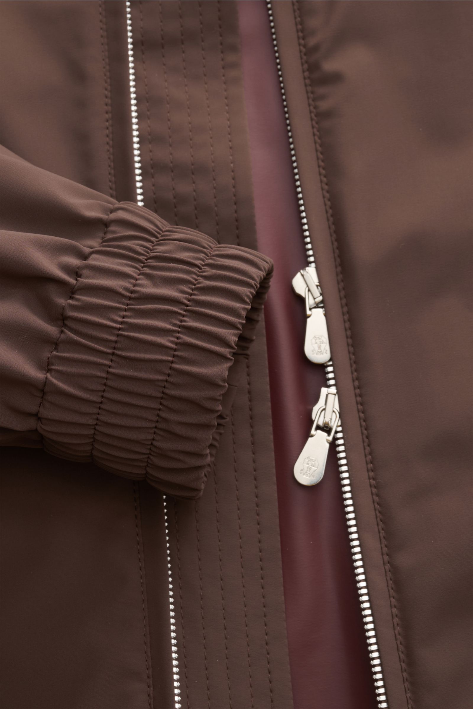 Close-up front view of the Brunello Cucinelli Blouson grau meliert showing elastic cuff, silver two-way zipper, and soft fabric texture.