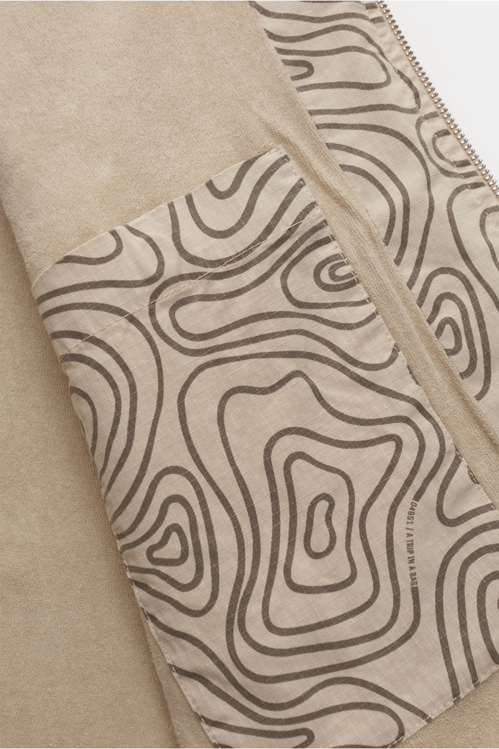 04651/ A trip in a bag Outdoor gilet 'Seamap' beige patterned
