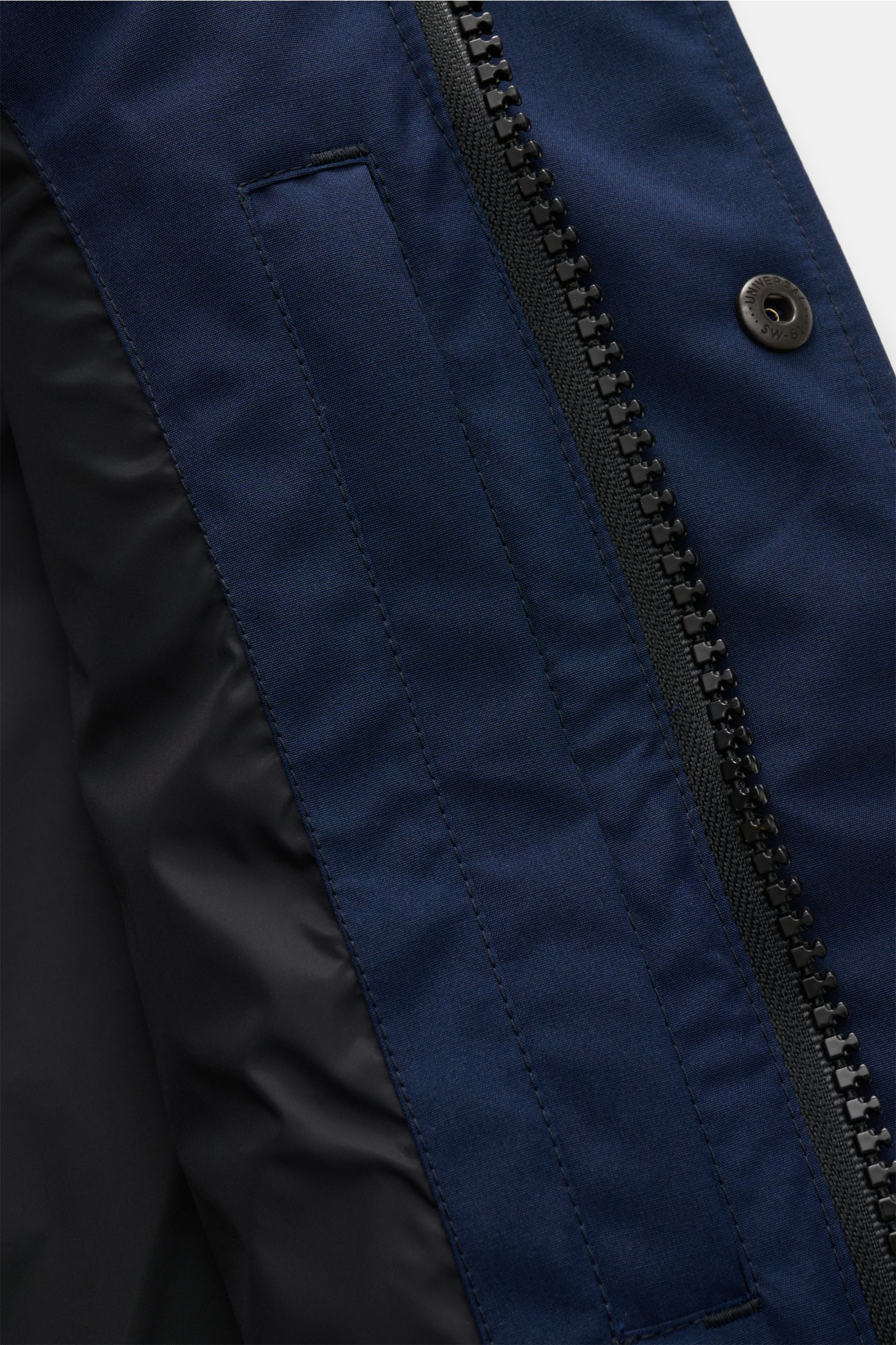 Canada Goose Daunenweste 'Freestyle Crew' navy im Detail von innen mit wind- und wasserabweisendem Microfaser-Material, Daunenfüllung und robustem Zwei-Wege-Reißverschluss.