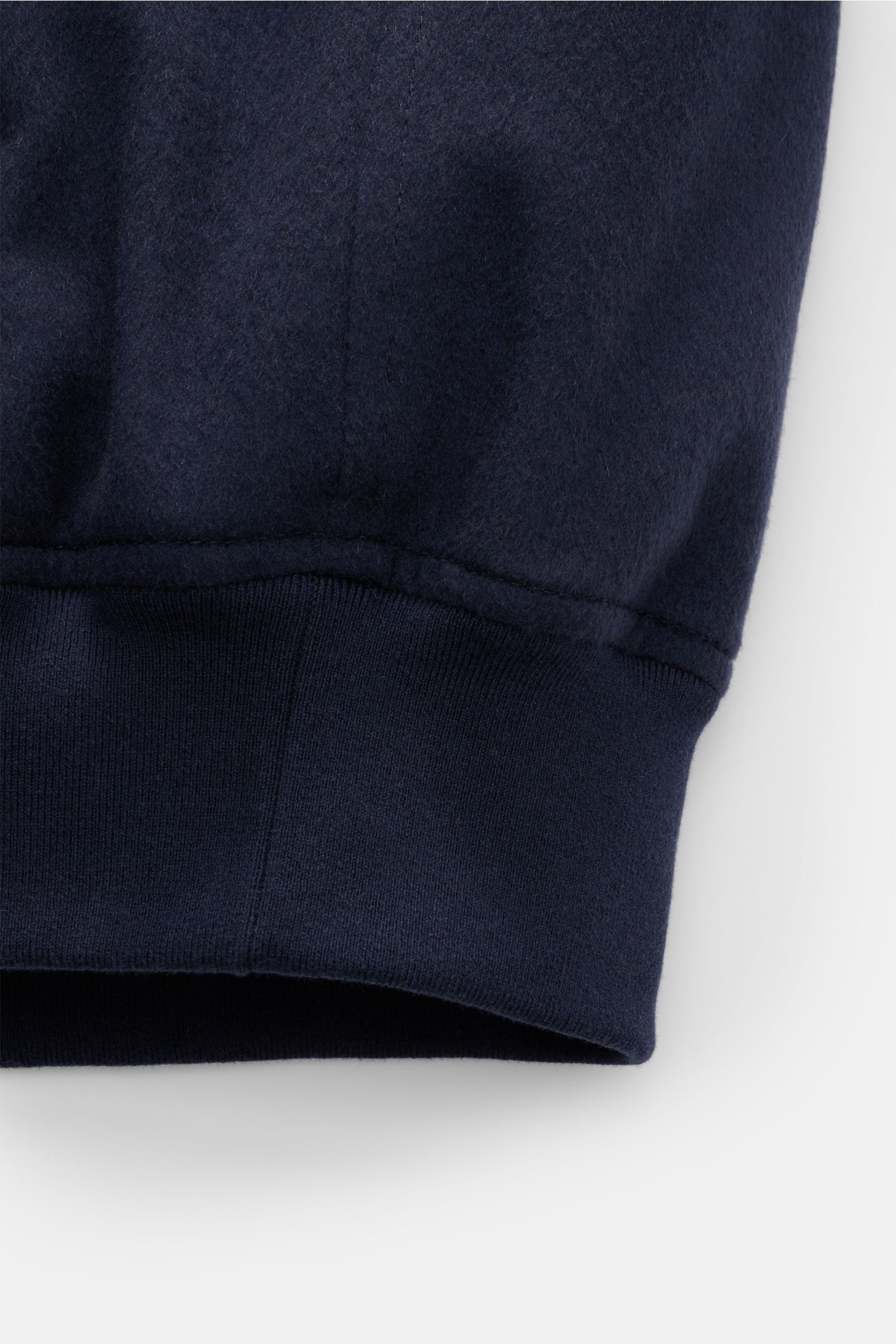 Brunello Cucinelli Cashmere Outdoorweste navy, Detailansicht elastisches Saumbündchen, weicher Griff, leichte Wattierung, Slim Fit, Druckknopfleiste.