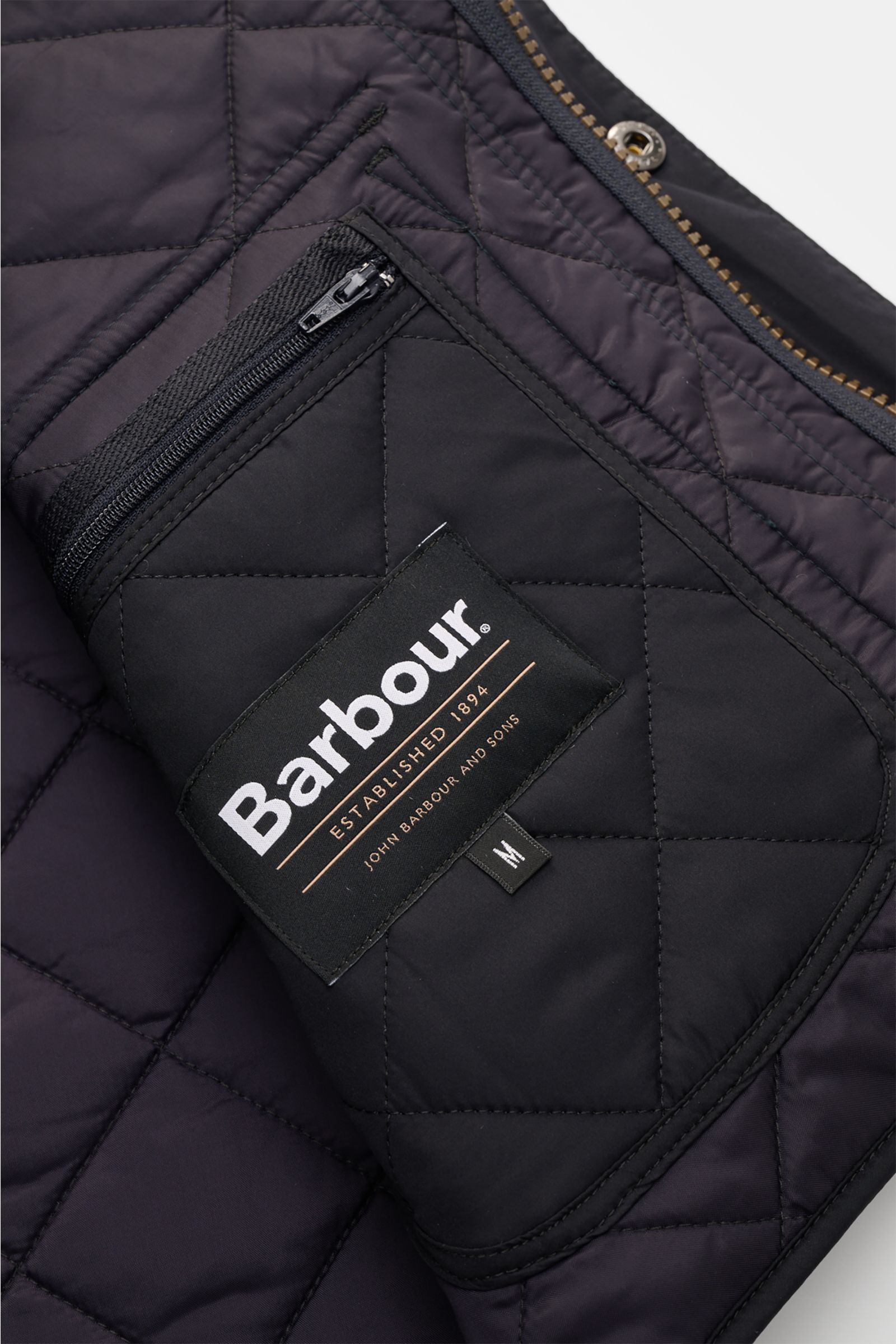 Barbour Steppweste 'New Lowerdale' dark navy, Innenansicht mit Markenlabel, Innentasche mit Zipper, wattierte Microfaser, Slim Fit