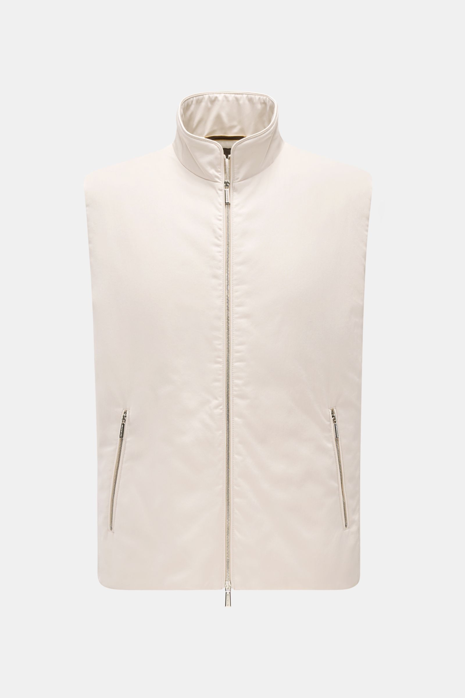 Moorer Outdoor-Weste 'Senio-Si' creme, Slim Fit, aus Sea Island Baumwolle und Seide, Frontansicht mit Stehkragen, Zipper-Taschen, zwei-Wege-Reißverschluss.