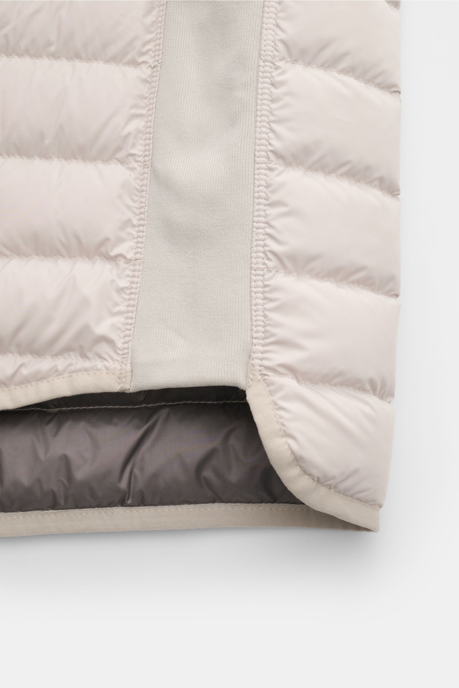 Close-up bottom hem view of the Parajumpers Down gilet 'Perfect' sand, showing lightweight down lining and microfibre fabric.

The incredibly lightweight and comfortable down gilet 'Perfect' by PARAJUMPERS features a classic design and functionality – 