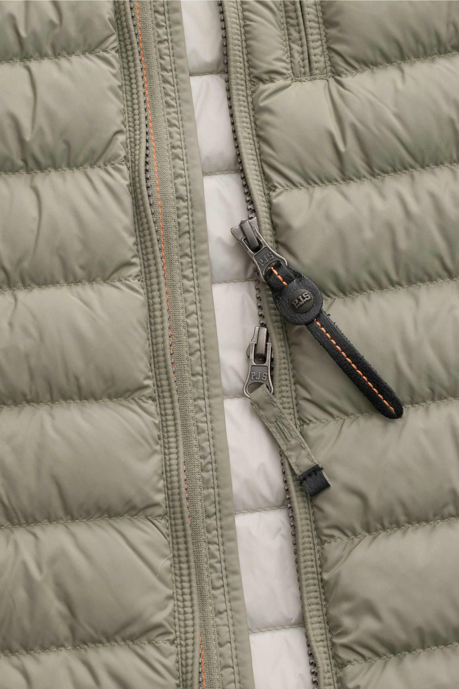 Close-up front view of Parajumpers Down gilet 'Perfect' sage, showing lightweight quilted microfibre, two-way zip with leather pull, and contrasting lining.

The incredibly lightweight and comfortable down gilet 'Perfect' by PARAJUMPERS features a clas