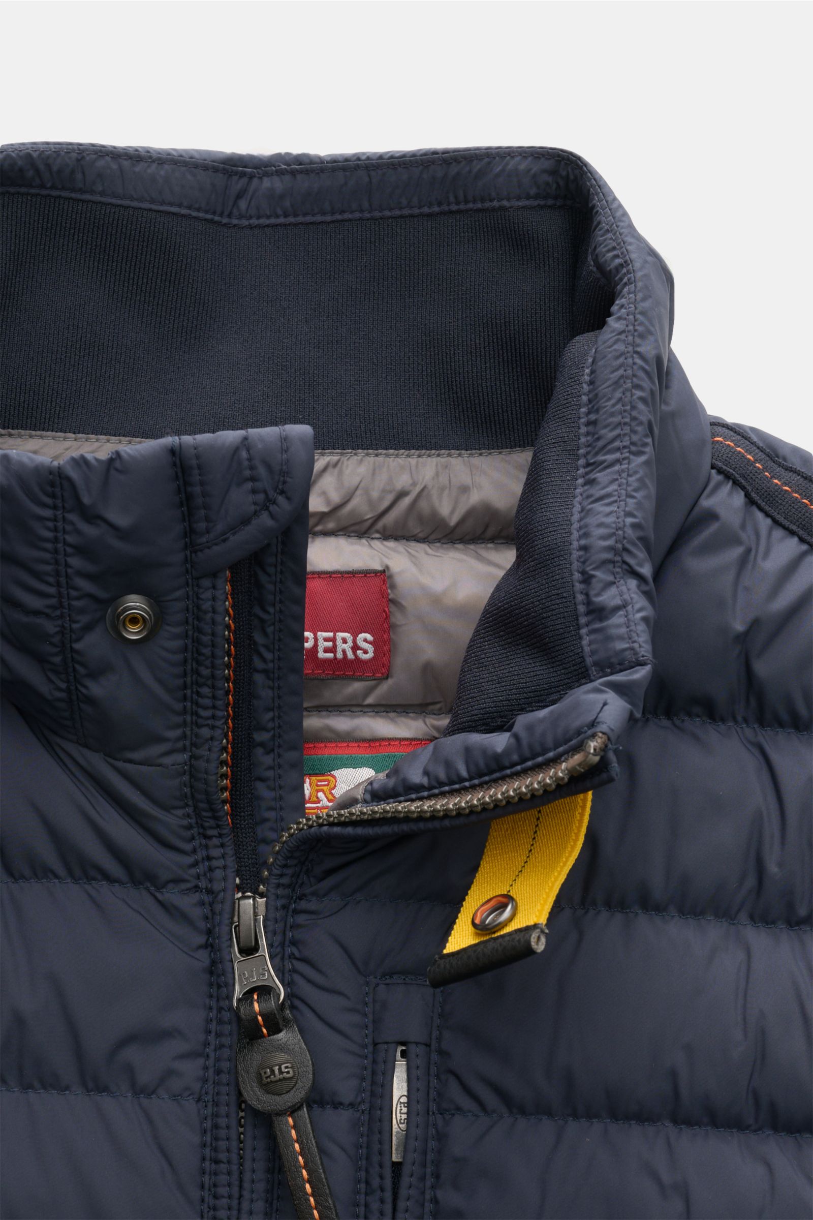 Close-up front view of Parajumpers Down gilet 'Perfect' navy showing collar, zipper, snap button, and contrasting yellow tab.

The incredibly lightweight and comfortable down gilet 'Perfect' by PARAJUMPERS features a classic design and functionality – 