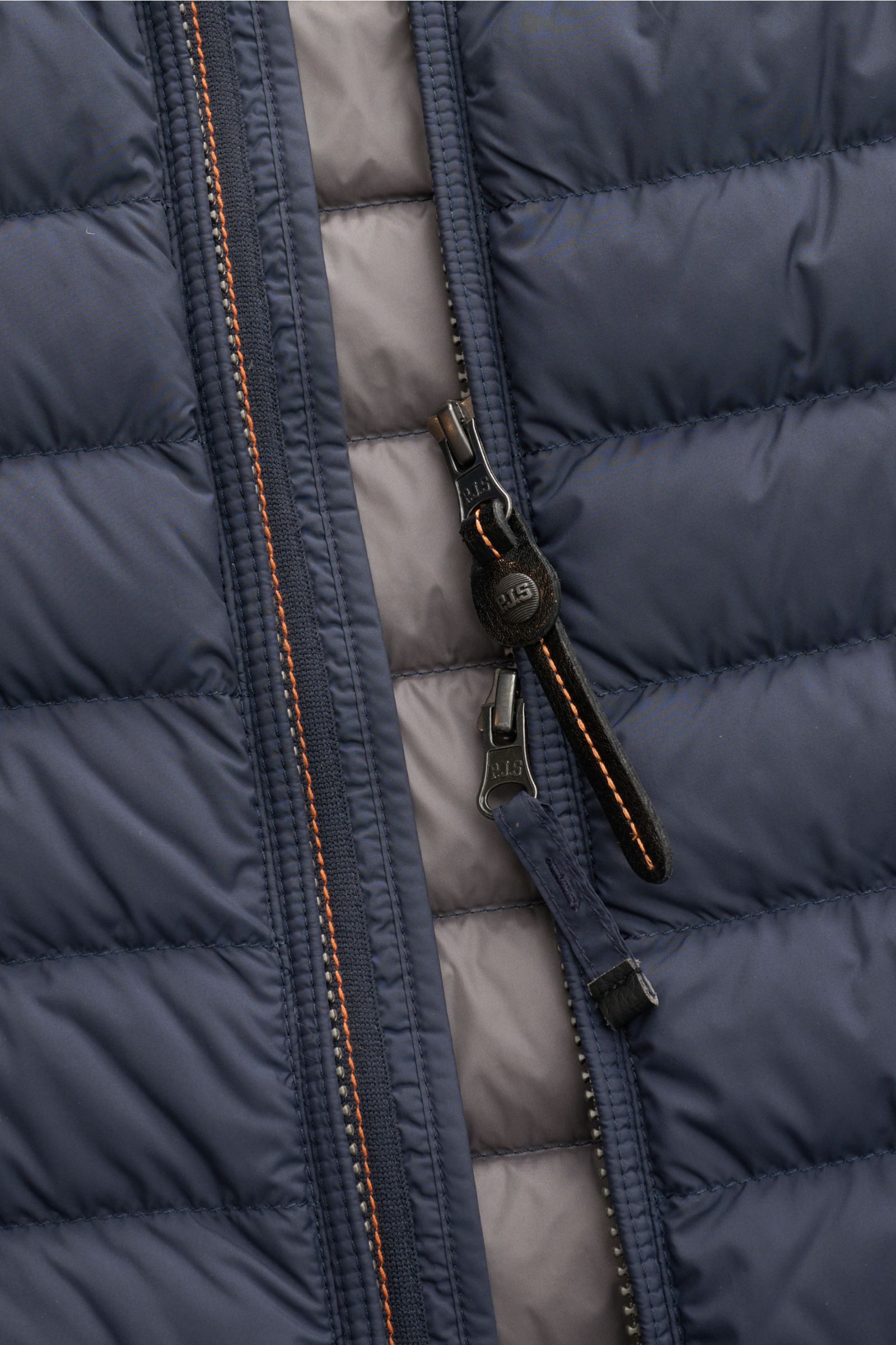 Close-up front view of Parajumpers Down gilet 'Perfect' navy showing the lightweight down lining and robust two-way zip with orange stitching.

Description:
The incredibly lightweight and comfortable down gilet 'Perfect' by PARAJUMPERS features a class