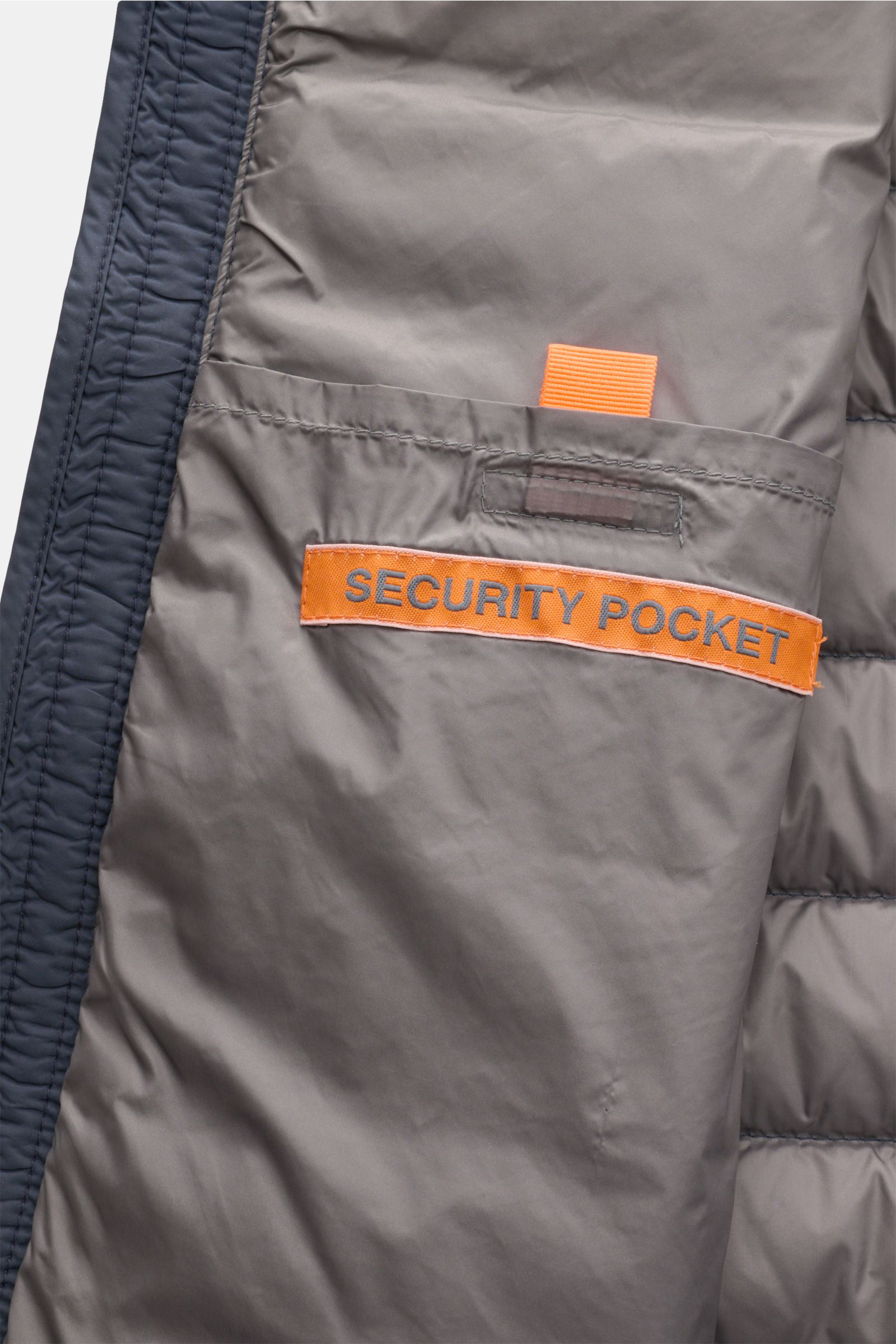 Close-up interior view of the Parajumpers Down gilet 'Perfect' navy showing the grey lining with an orange security pocket label. 

The incredibly lightweight and comfortable down gilet 'Perfect' by PARAJUMPERS features a classic design and functionali