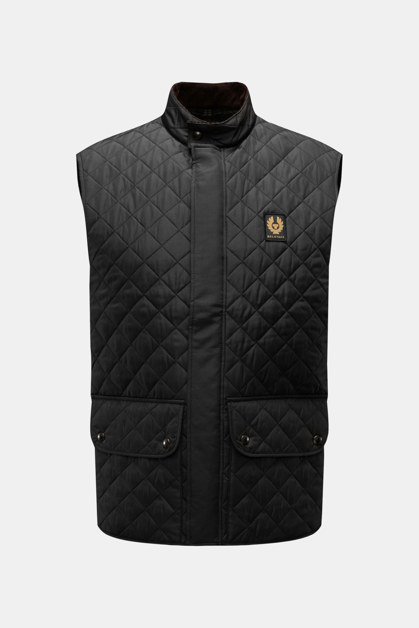Belstaff Outdoorweste 'Icon' schwarz, Slim Fit Steppweste mit fünf-Knopf-Leiste, aufgesetzten Taschen, Stehkragen, BELSTAFF-Logo, frontale Ansicht.