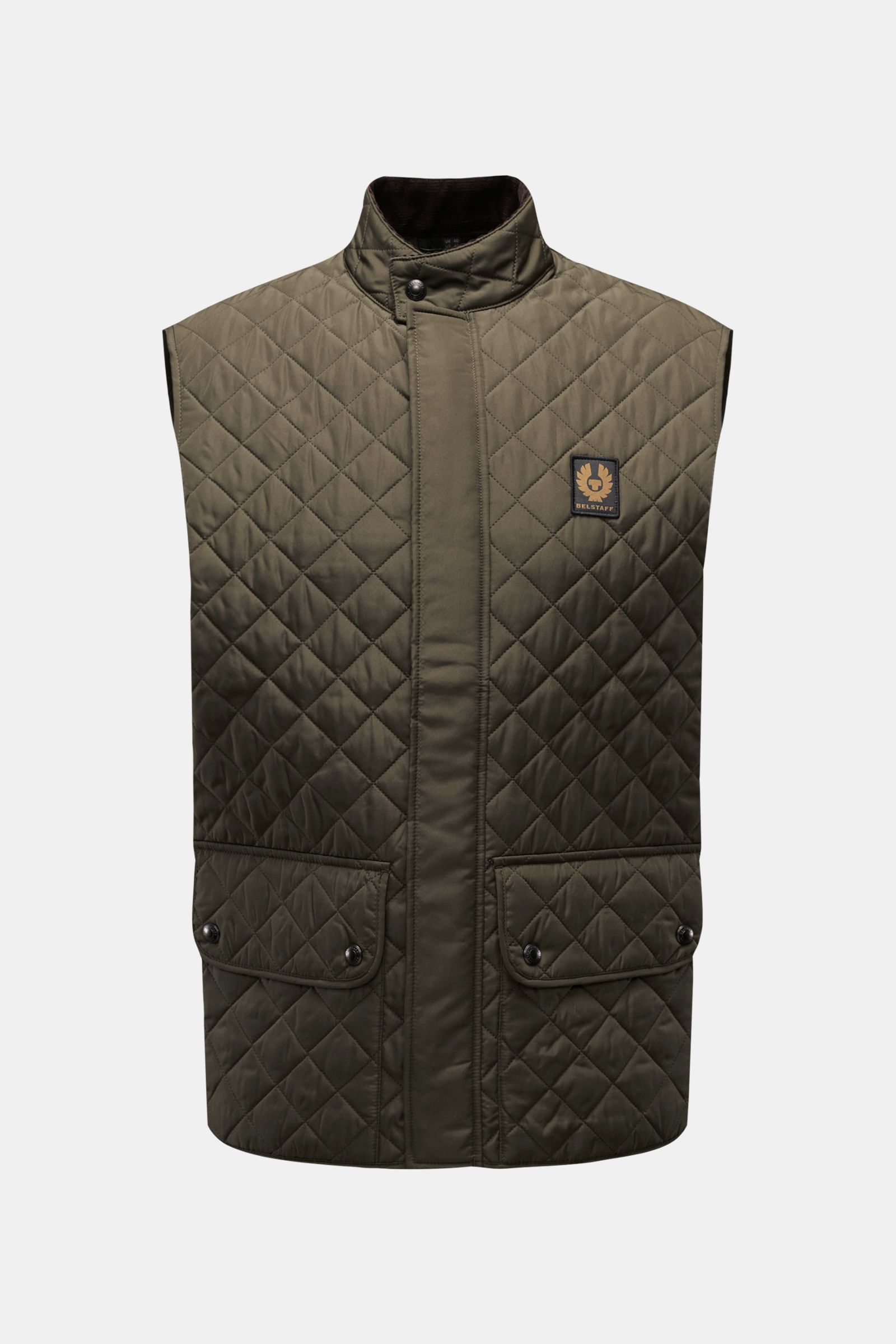 Belstaff Outdoorweste 'Icon' dark olive, frontal fotografiert, Steppweste mit Slim Fit, Stehkragen, fünf-Knopf-Leiste, aufgesetzten Taschen, Weblabel und Innenfutter aus Cord.