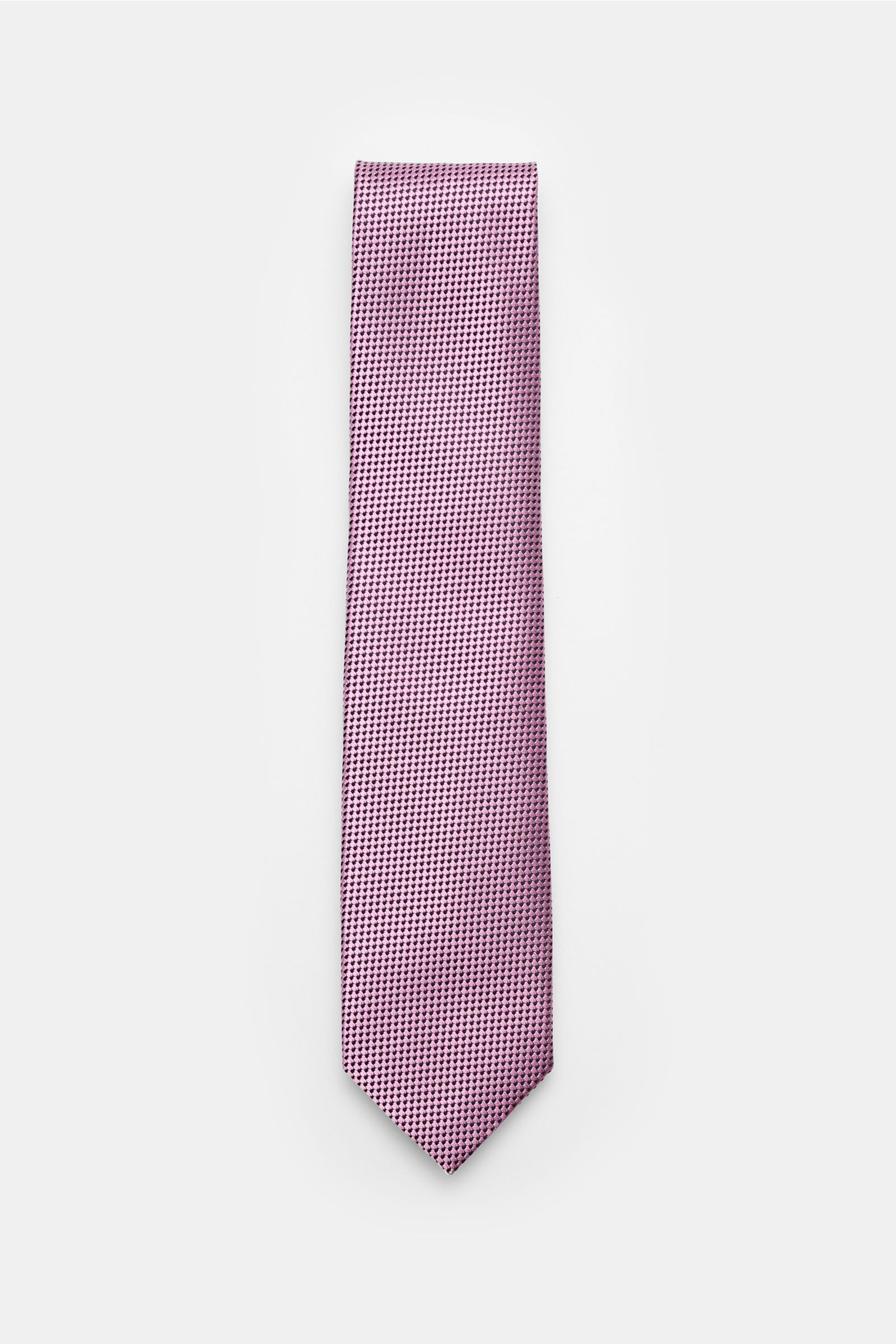 Top-down view of the Tom Ford Seidenkrawatte rosé/schwarz gemustert, a pure silk tie with subtle sheen, fine graphic weave, branded lining, made in Italy, width 8 cm. 

Description: Italienische Handwerkskunst: Dieser Krawatten-Klassiker von TOM FORD a