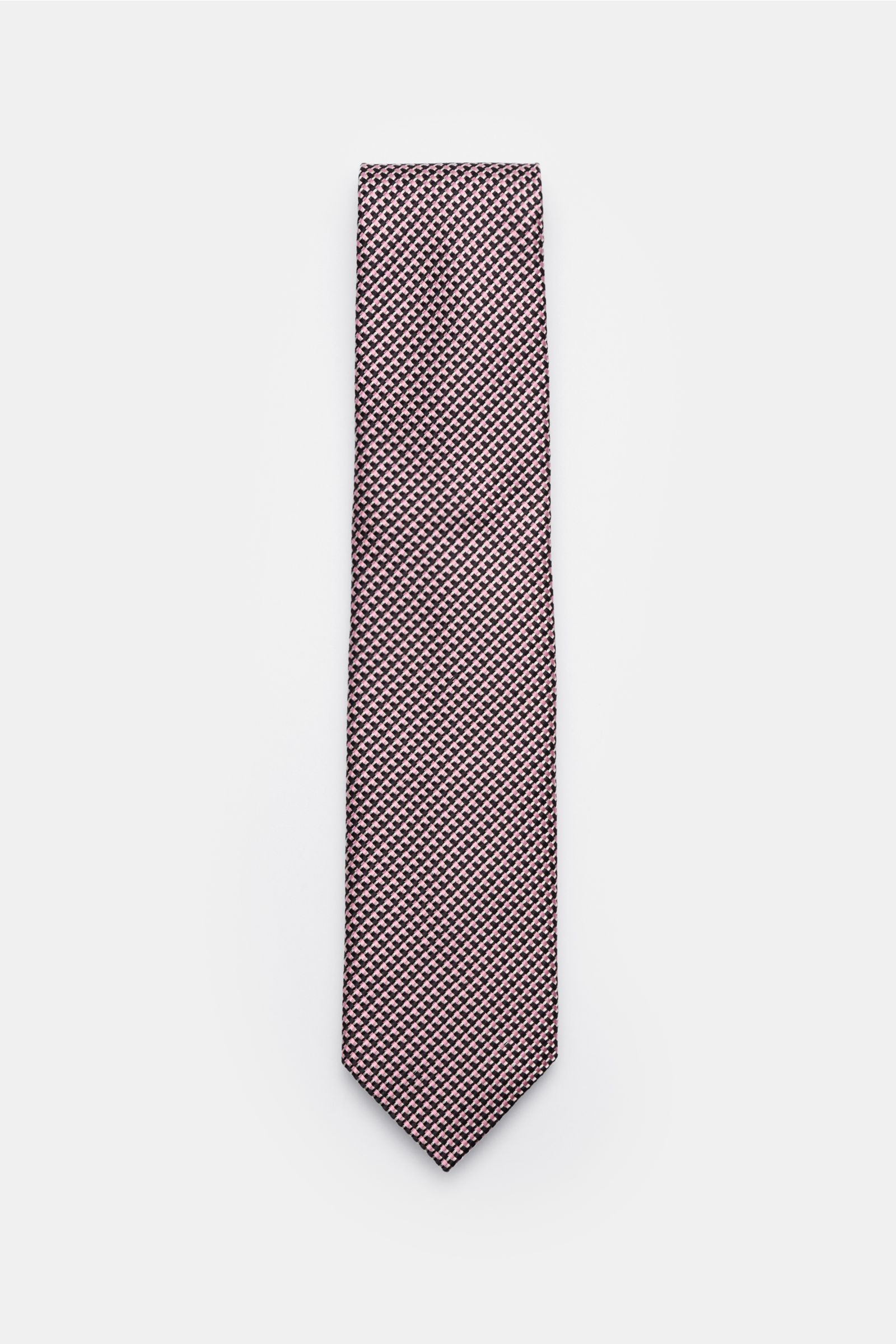 Front view of Tom Ford Seidenkrawatte rosé/schwarz/grau gemustert, a pure silk tie with subtle shine and fine graphic weave, made in Italy. 

Italienische Handwerkskunst: Dieser Krawatten-Klassiker von TOM FORD aus reiner Seide vereint zeitlose Eleganz