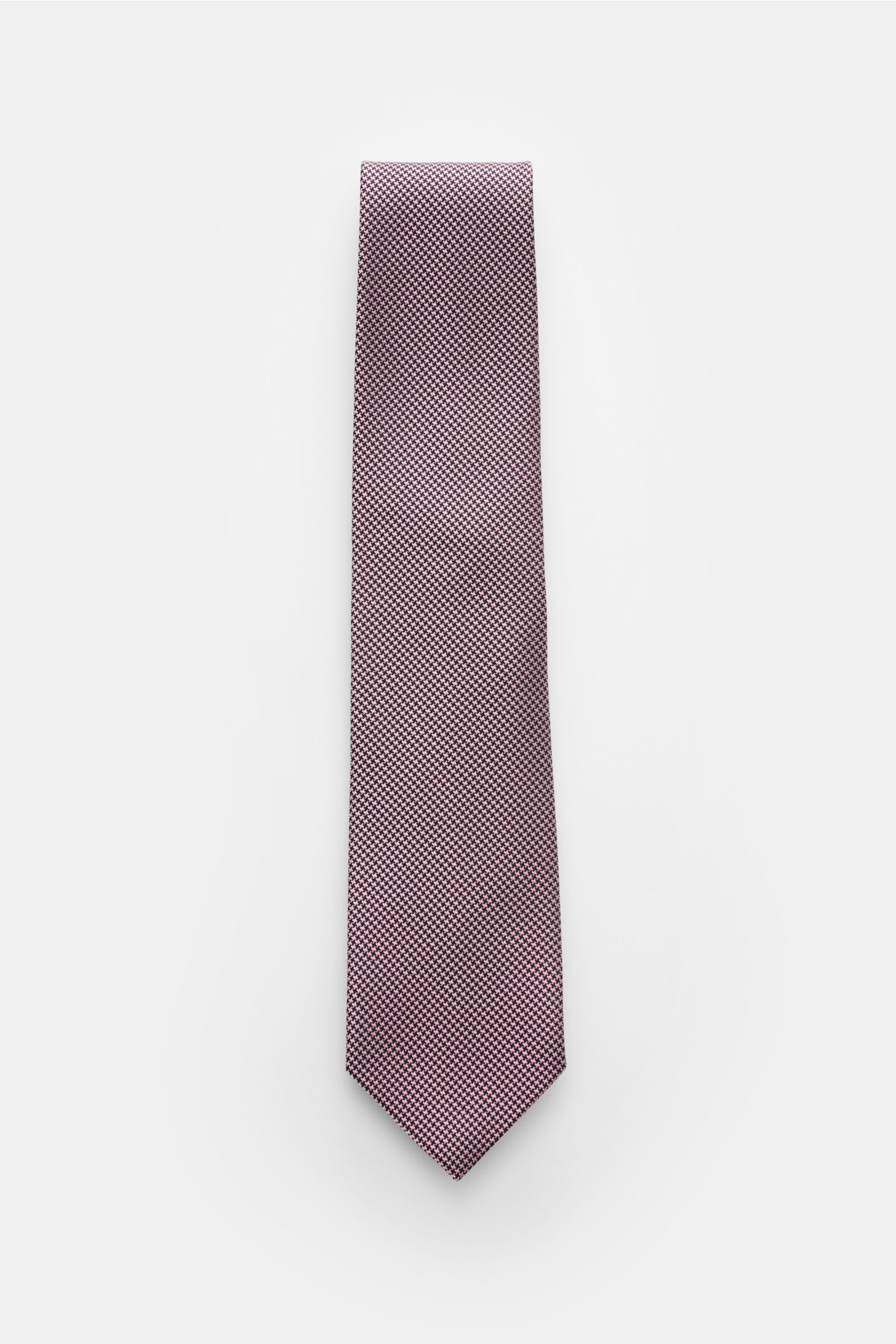 Tom Ford Seidenkrawatte rosé/schwarz gemustert in Hahnentritt, reine Seide, dezenter Glanz, Logo-Stitching, 8 cm breit, made in Italy, frontal fotografiert.
