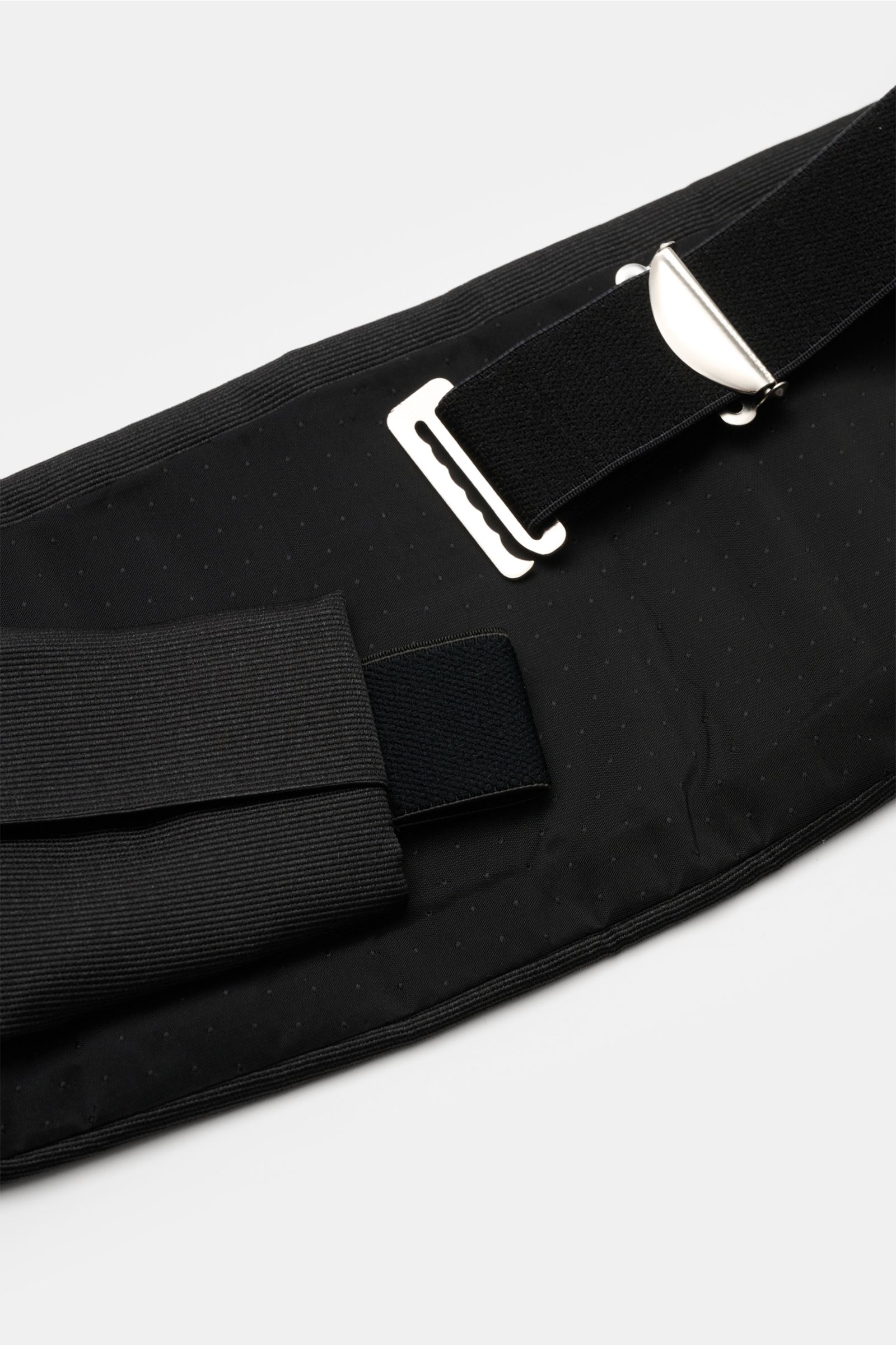 Top view of a black Laco Abendaccessoire with silver buckle and textured fabric, showcasing elegant evening design.