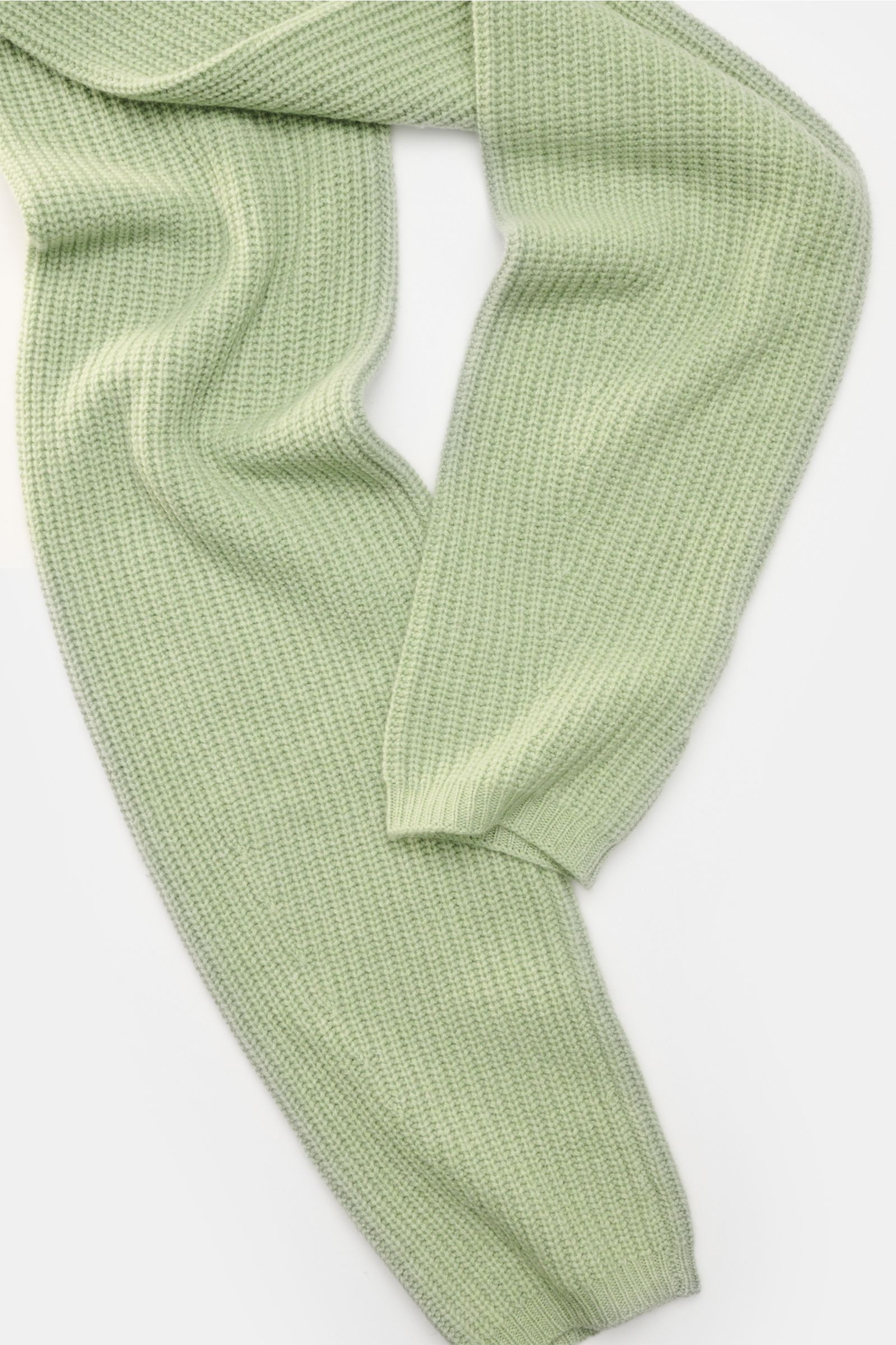 Top-down view of Lisa Yang Cashmere scarf 'Marseille' light green, displaying its voluminous ribbed texture and open rib knit cuffs.

Description:  
A luxurious accessory: The scarf 'Marseille' in voluminous cashmere from Swedish label LISA YANG has a dis