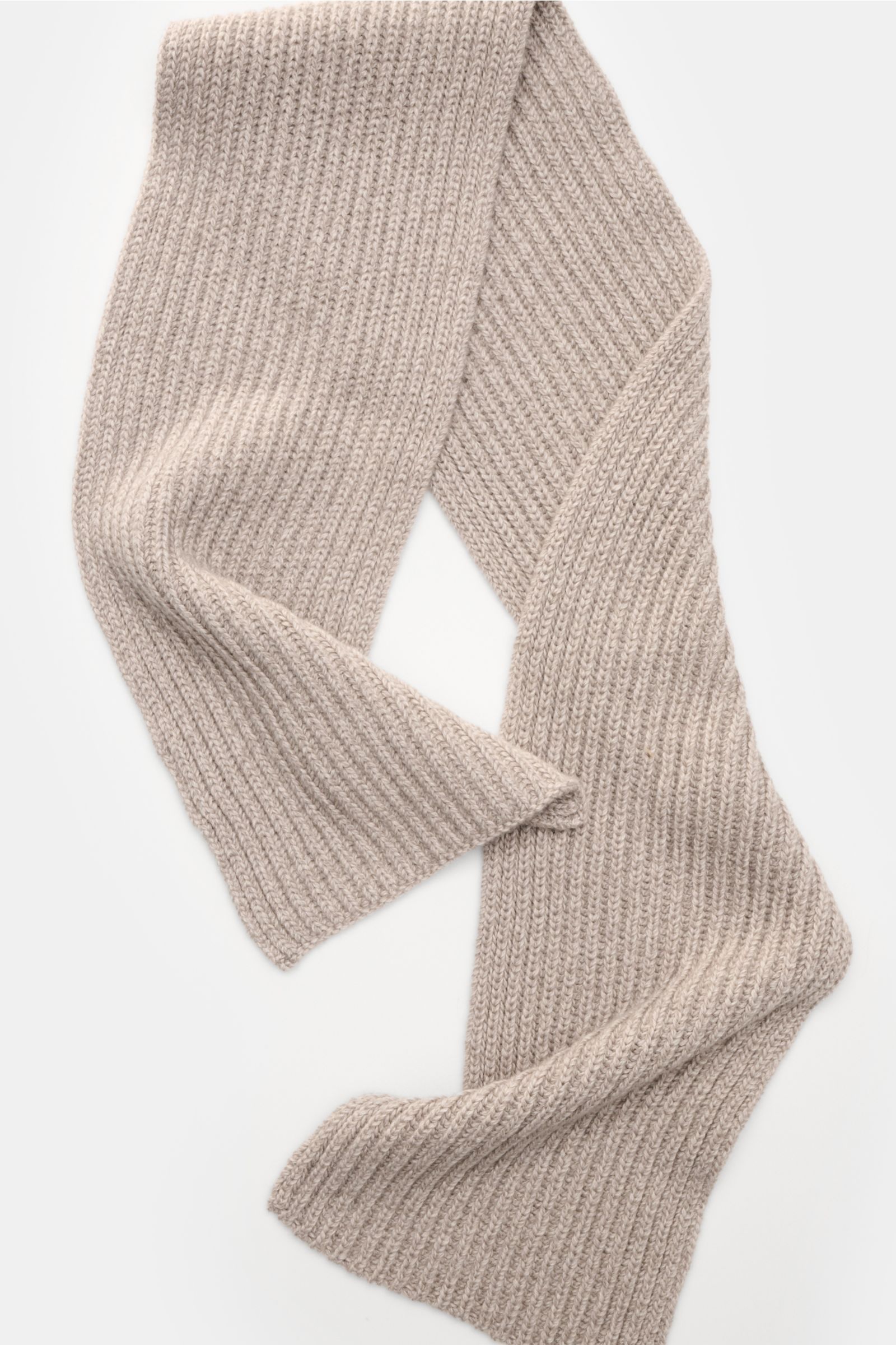 Agnona Cashmere Schal sand meliert aus reinem Cashmere mit weichem Griff und Patent-Strickmuster, von oben auf weißem Hintergrund.
