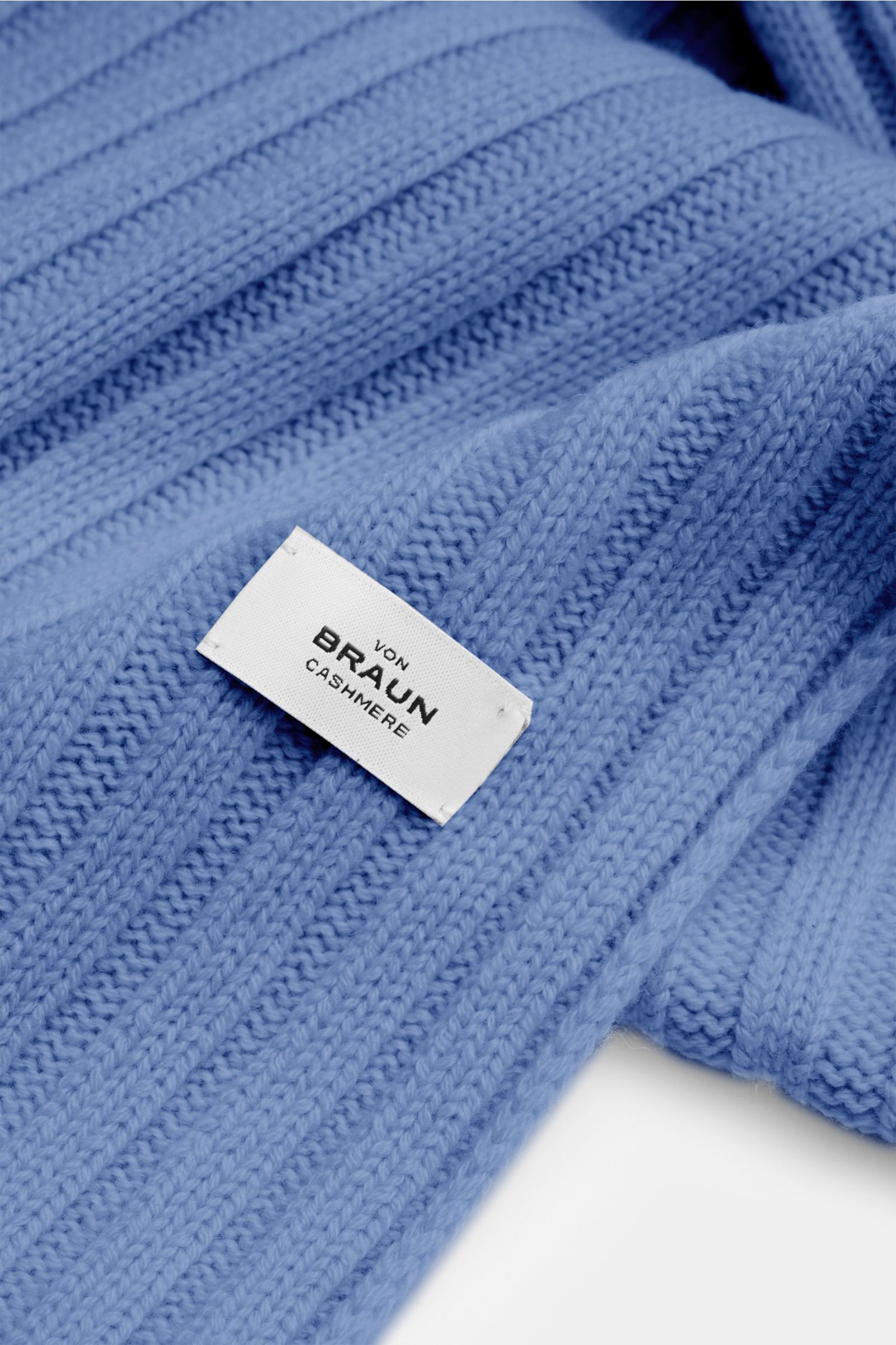 Alt tag (125 characters max):
Close-up angled view of von Braun Cashmere scarf blue mottled in classic rib knit with white brand label.

Description:
This timeless VON BRAUN scarf made of pure Mongolian cashmere in distinctive rib knit protects against