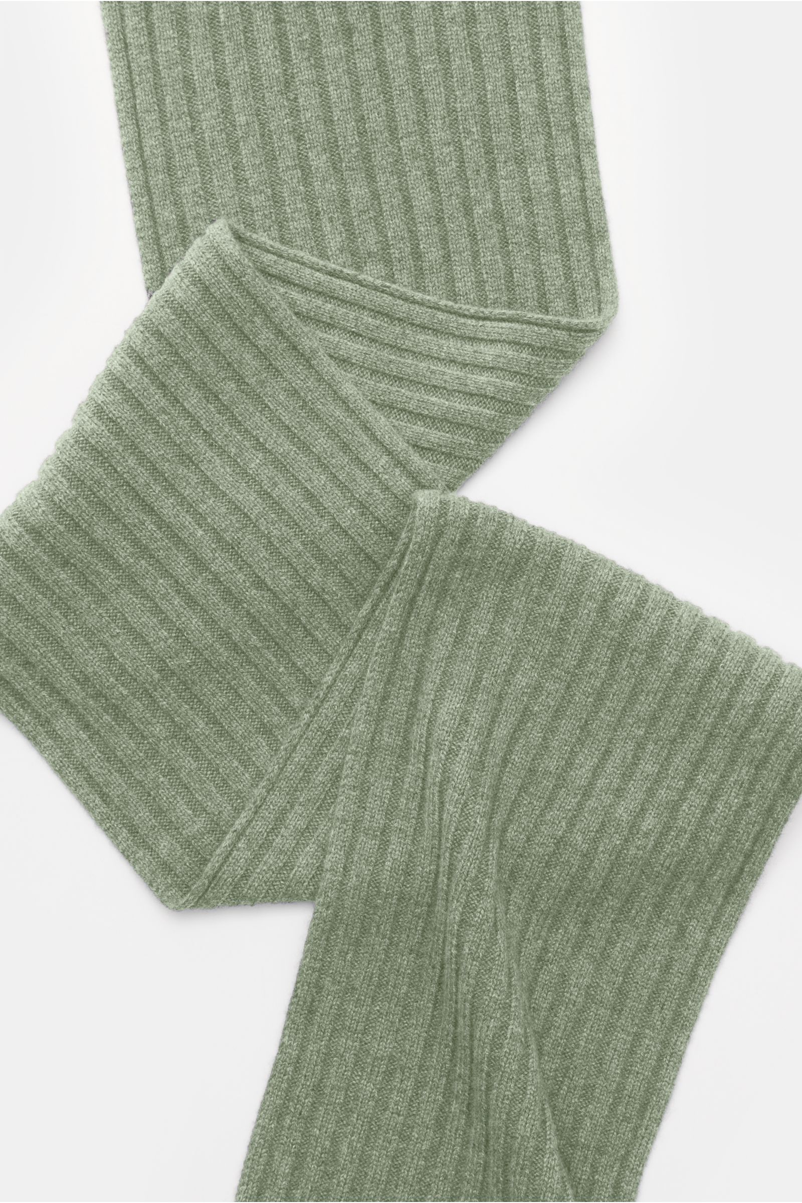 von Braun Cashmere Schal graugrün aus reinem mongolischem Cashmere in klassischem Rippstrick-Design, weich und fein gestrickt, liegend fotografiert