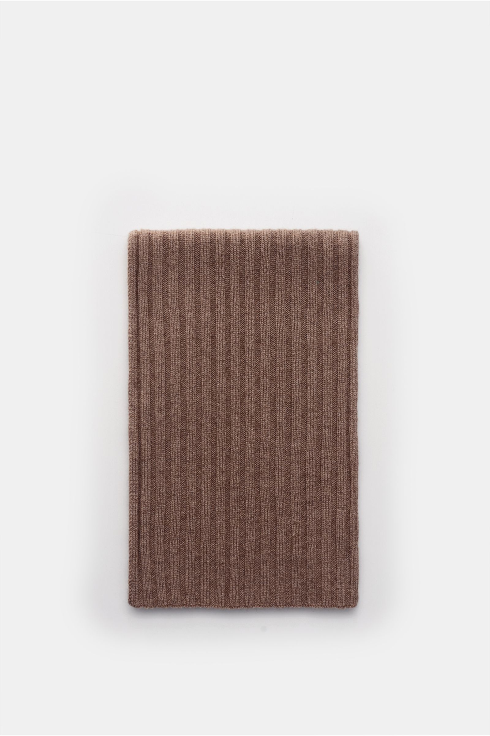 Gefalteter von Braun Cashmere Schal braun meliert, zeitloses Rippstrick-Design, feines Strickbild, reiner mongolischer Cashmere, weich, ca. 169x25 cm, Frontansicht.