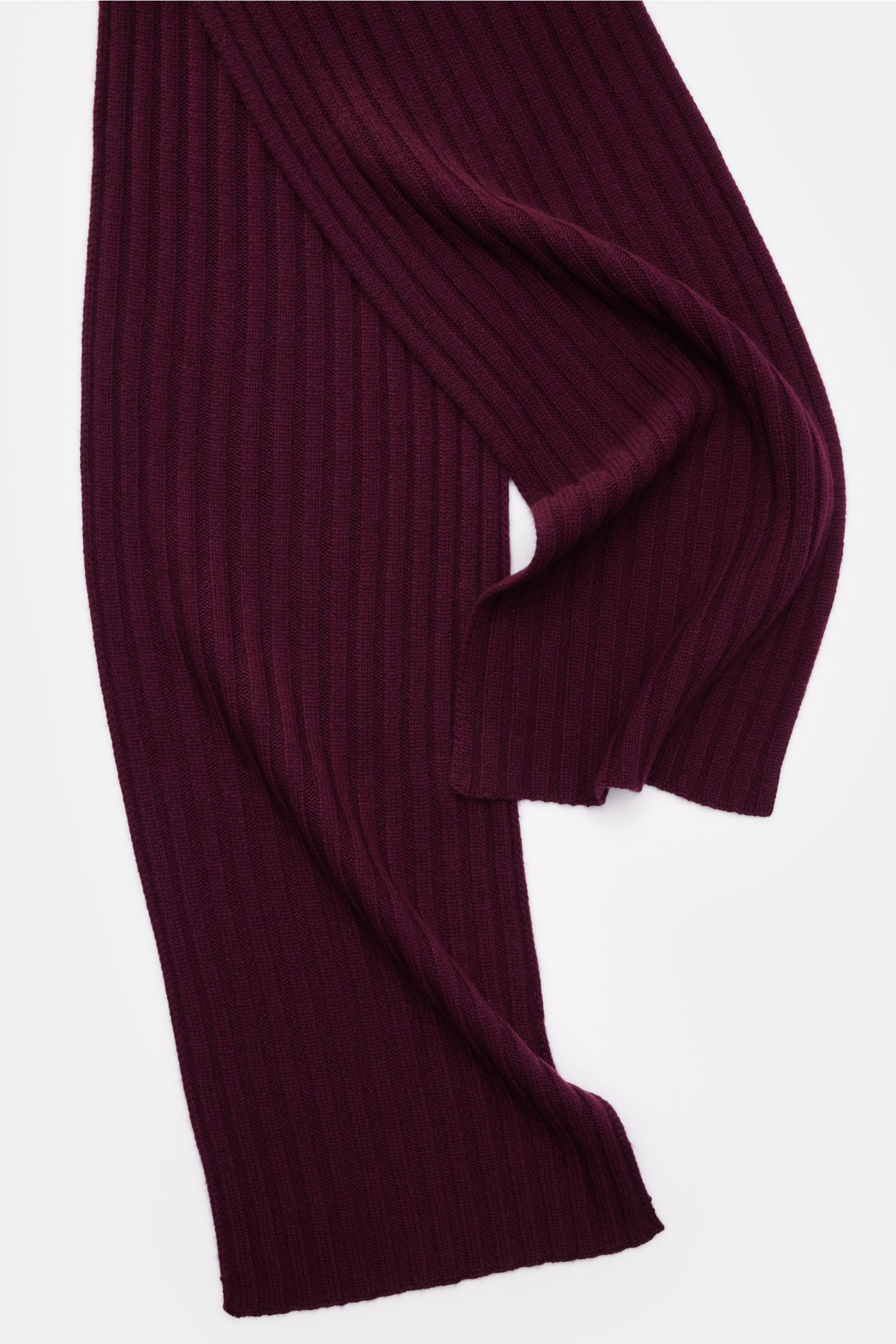 von Braun Cashmere Schal bordeaux in klassischem Rippstrick-Design, feines Strickbild, weicher Griff, liegend fotografiert, Maße ca. 169x25 cm